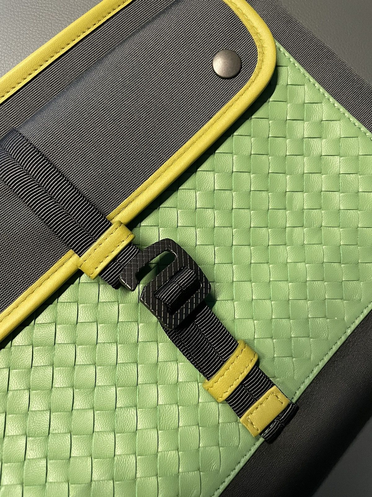 Bottega Veneta Green Brand NEW Rare SuperRunway Woven Leather Pouch Bag Size ONE SIZE - 8 Thumbnail