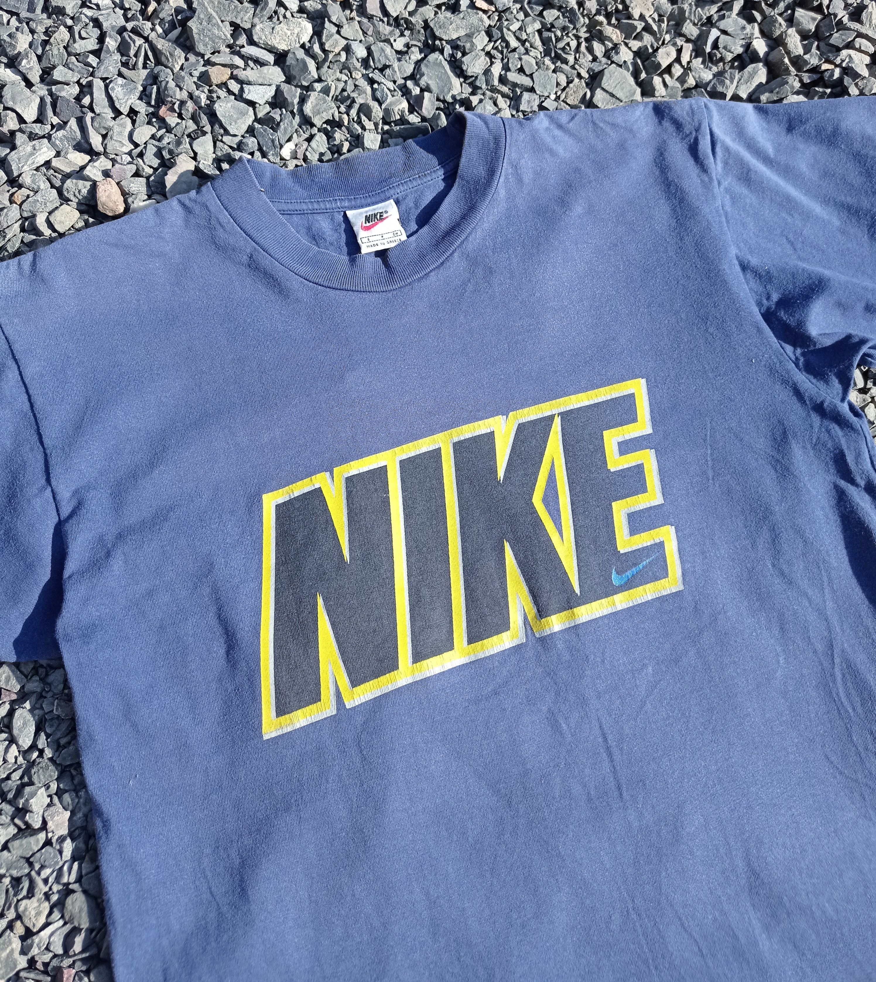 Vintage 90s VIntage Nike Air Y2k Big Logo Navy Tshirt Size US S / EU 44-46 / 1 - 1 Thumbnail
