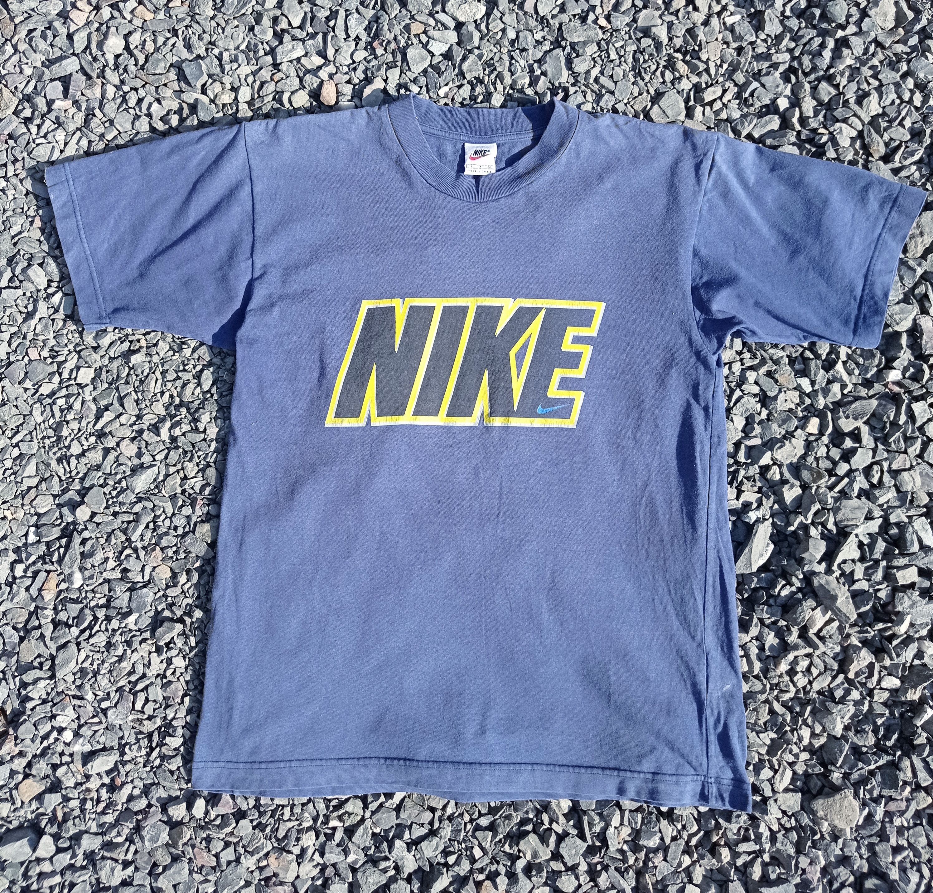 Vintage 90s VIntage Nike Air Y2k Big Logo Navy Tshirt Size US S / EU 44-46 / 1 - 2 Thumbnail