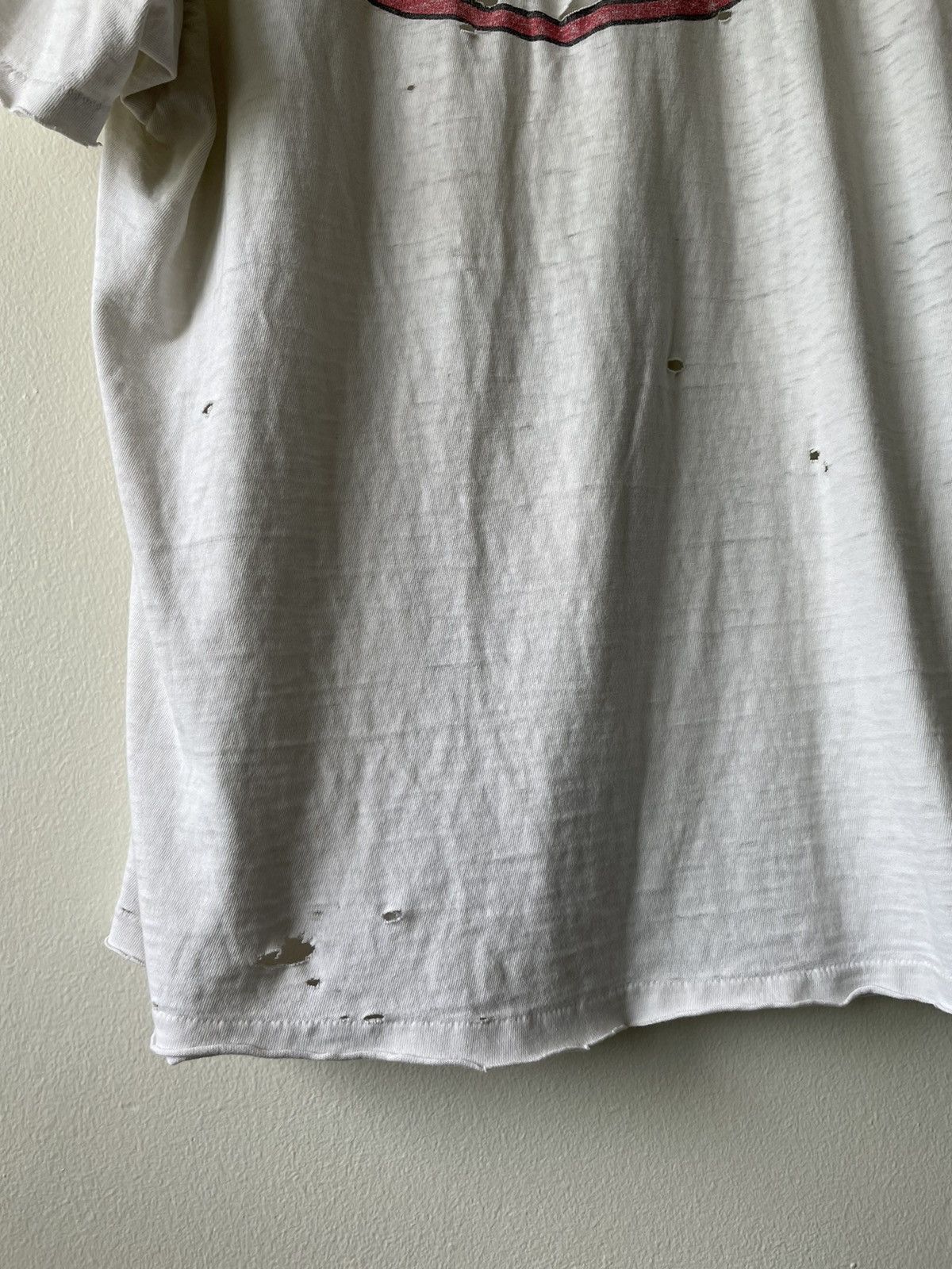 Vintage VINTAGE THRASHED SURF T-SHIRT Size US L / EU 52-54 / 3 - 15 Thumbnail