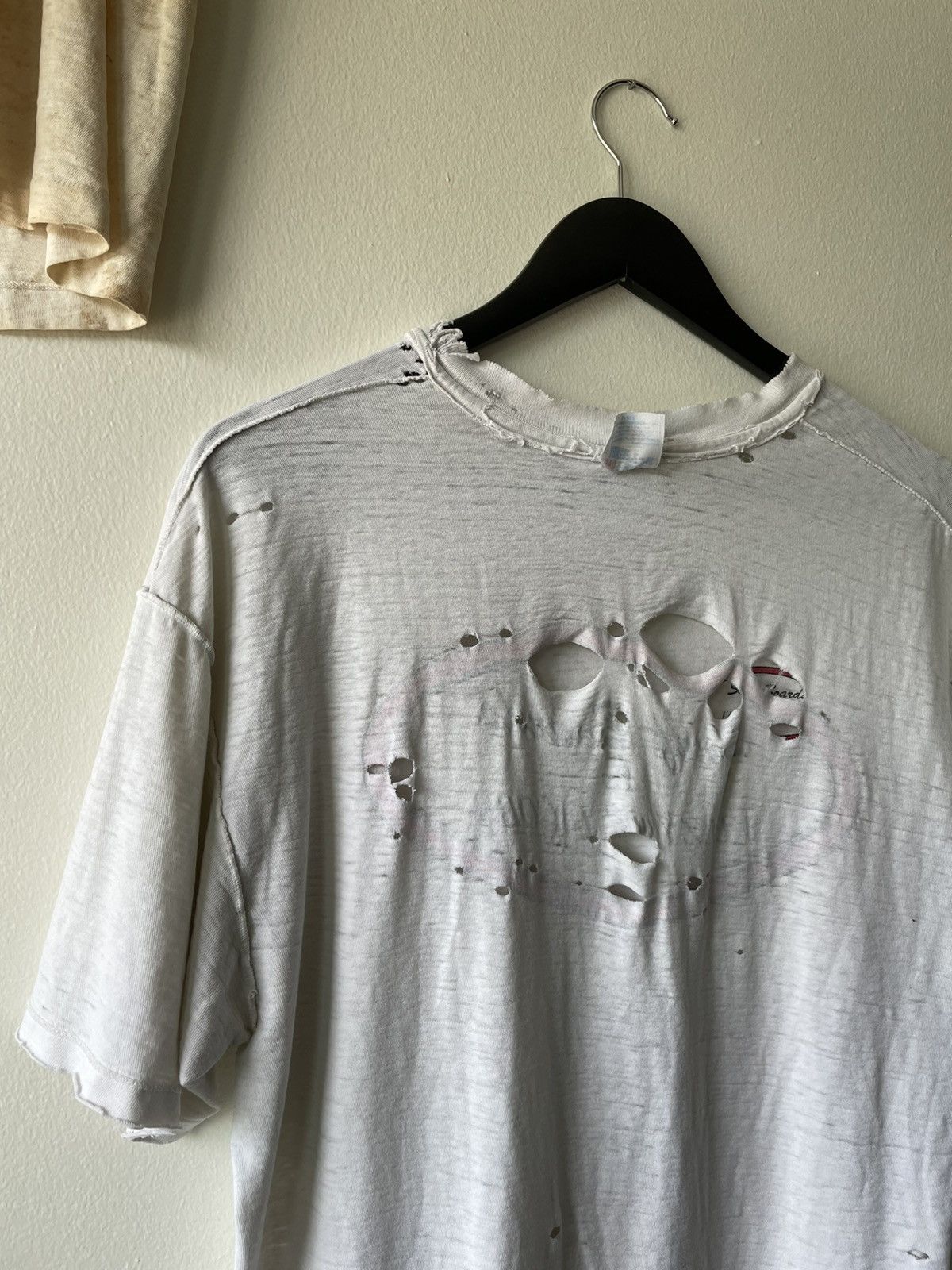 Vintage VINTAGE THRASHED SURF T-SHIRT Size US L / EU 52-54 / 3 - 8 Thumbnail