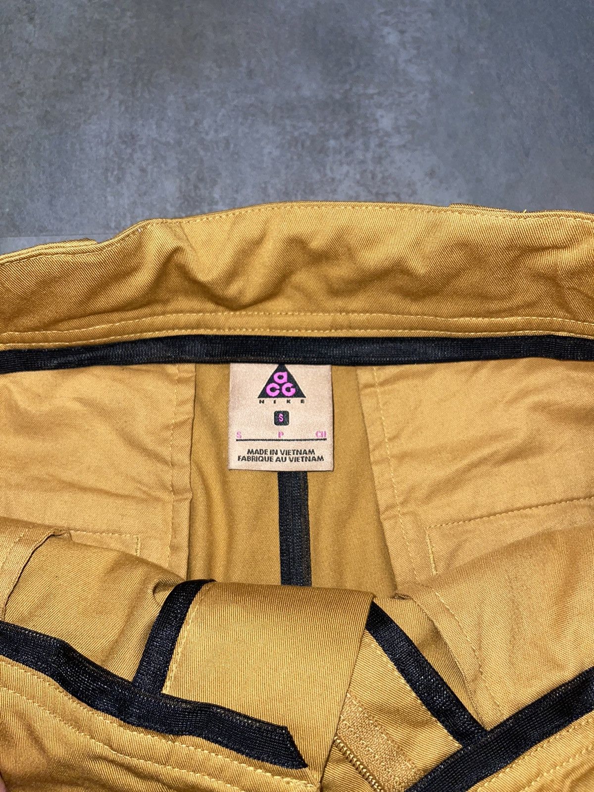 Nike ACG Nike ACG X Errolson Hugh Technical Orange Cargo Pants Size US 30 / EU 46 - 15 Thumbnail