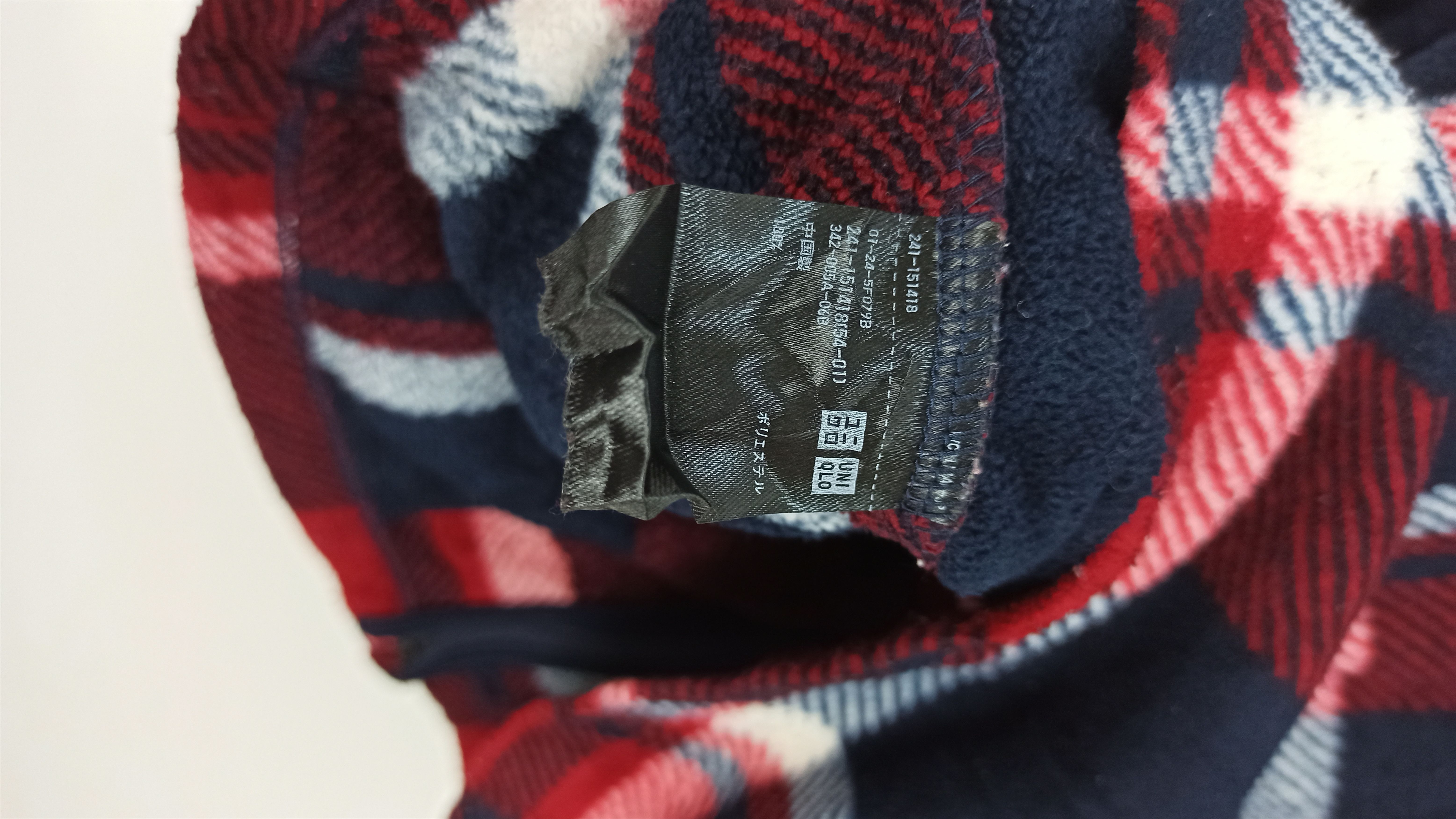 Japanese Brand Uniqlo Fleece Red Colour Good Condition used Size US M / EU 48-50 / 2 - 5 Thumbnail