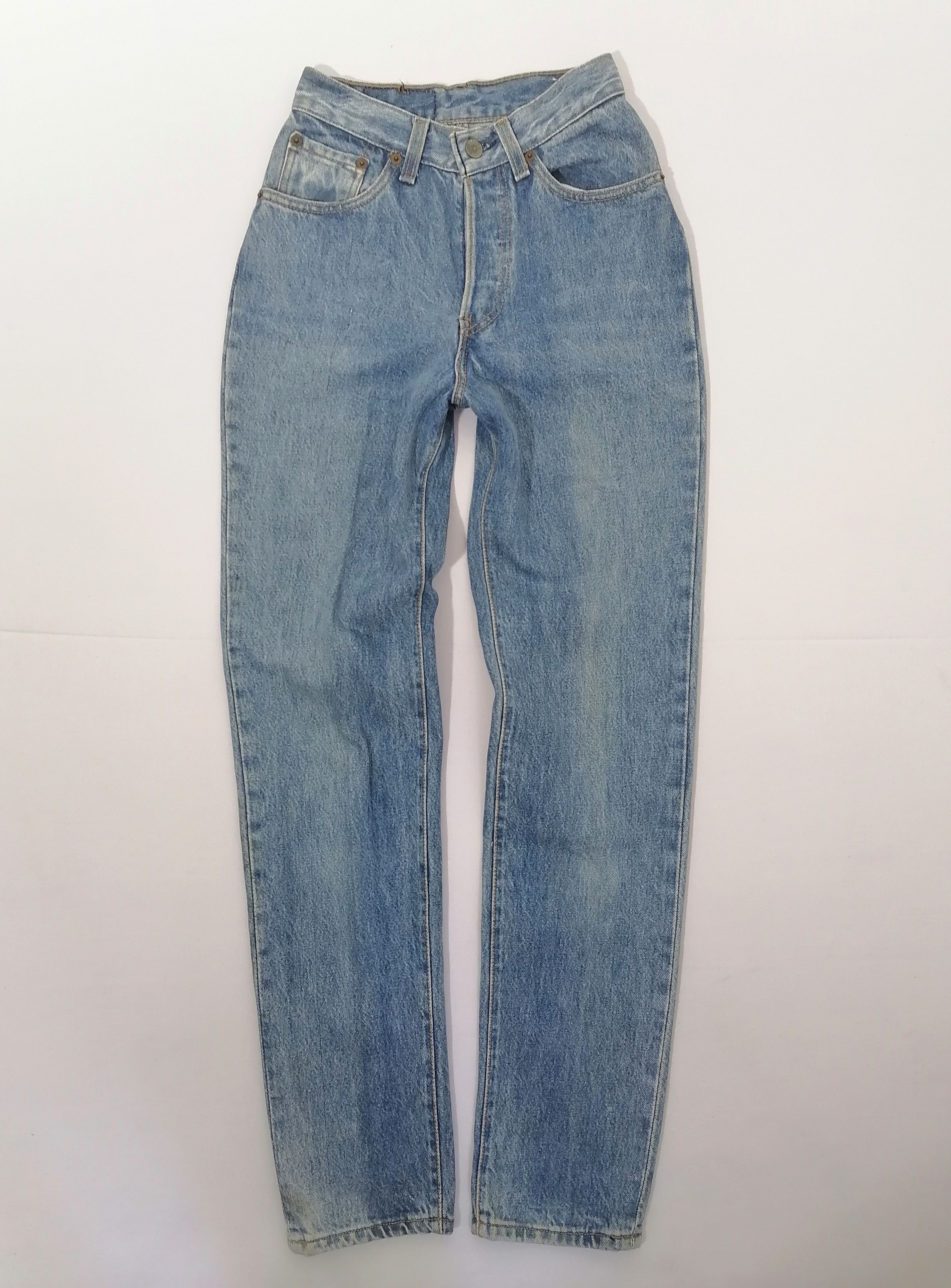 Levi's Levi's Strauss 17501-0122 Small Waist Denim Jeans Size US 26 / EU 42 - 1 Thumbnail