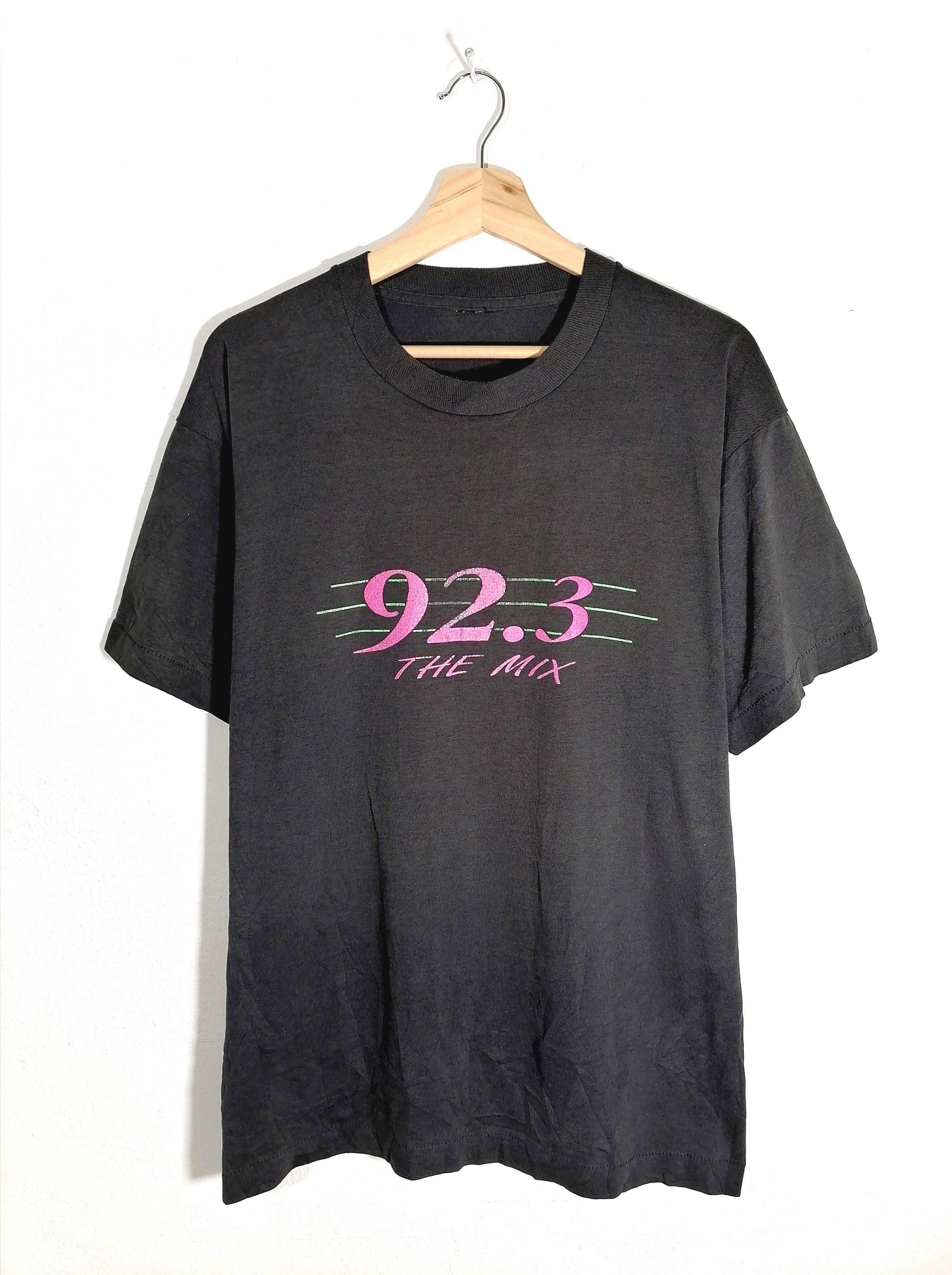 Vintage 92.3 The Mix Tee Size US XL / EU 56 / 4 - 1 Thumbnail