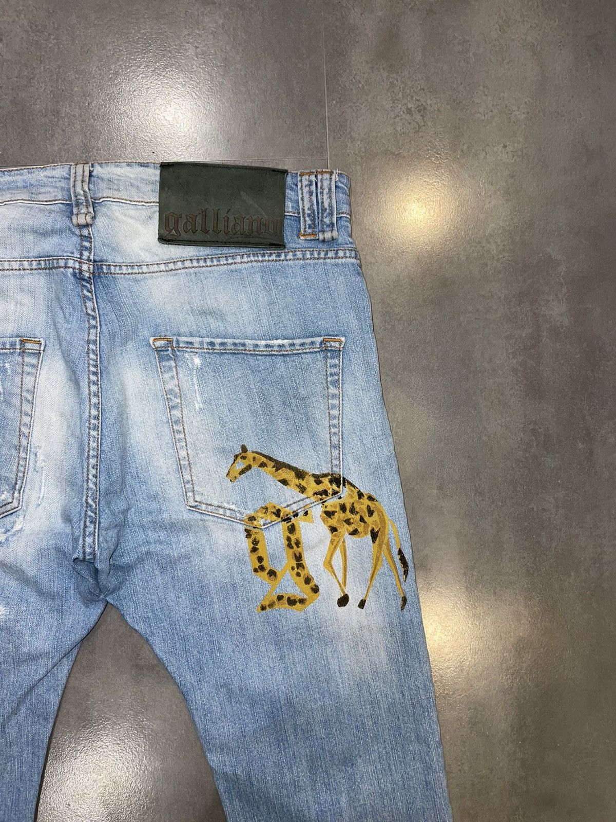 John Galliano Galliano Distressed Giraffe Logo Indigo Denim Pants Size US 33 - 1 Thumbnail
