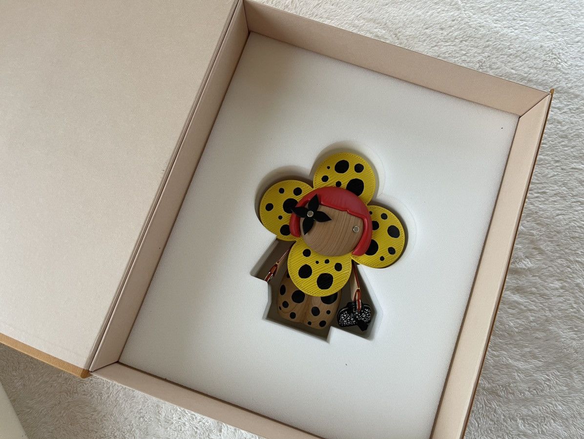 Louis Vuitton × Yayoi Kusama New Louis Vuitton Yayoi Kusama Infinity Dots Vivienne RARE Size ONE SIZE - 2 Thumbnail