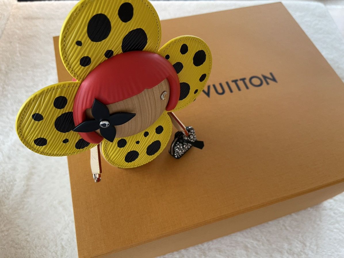 Louis Vuitton × Yayoi Kusama New Louis Vuitton Yayoi Kusama Infinity Dots Vivienne RARE Size ONE SIZE - 3 Thumbnail
