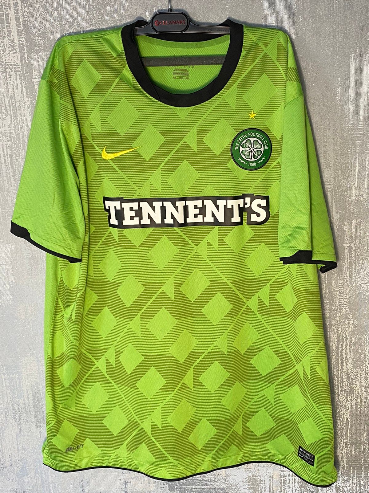 Celtic Away 10/11 Nike Football Shirt - SoccerBible