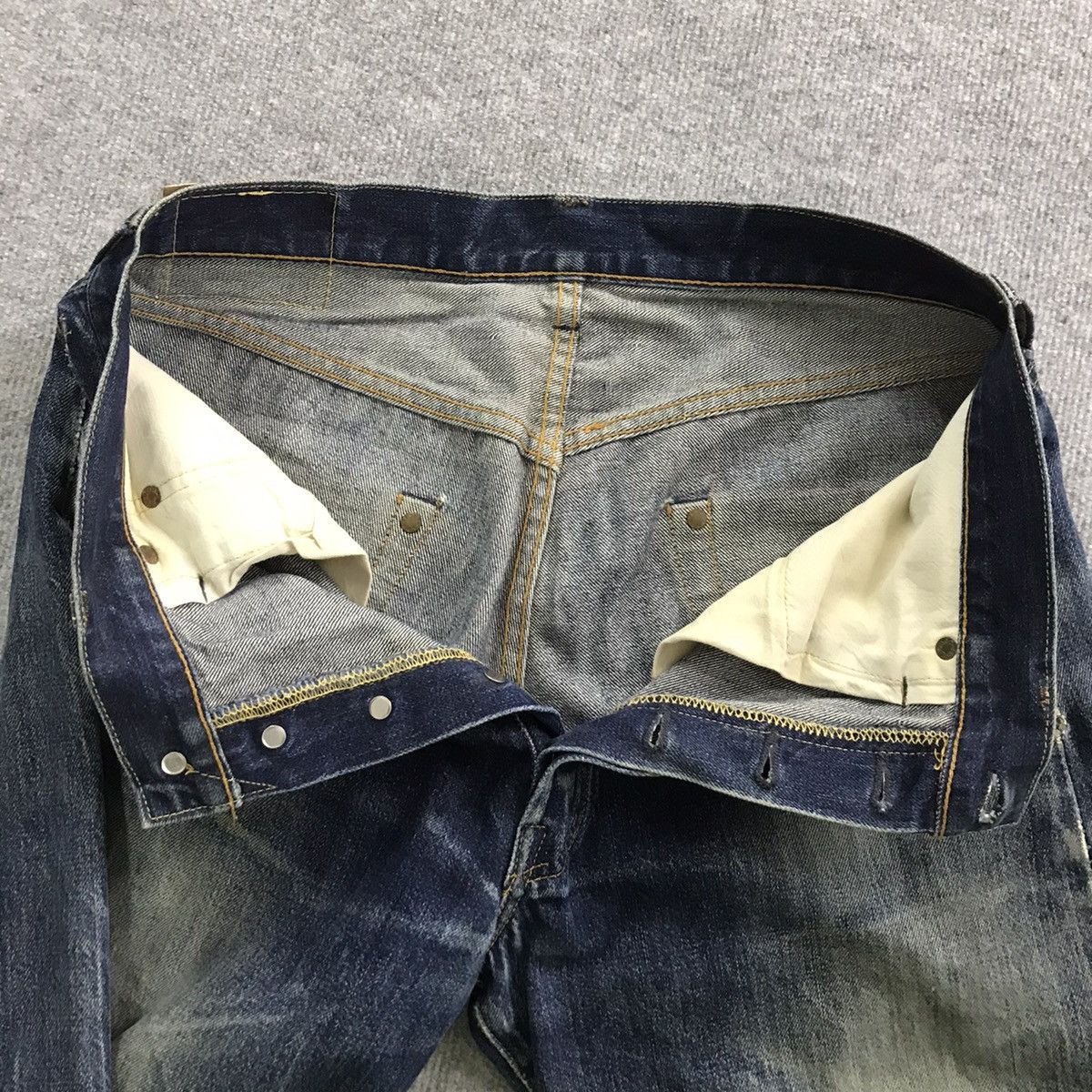 Levi's Vintage Clothing ‼️LEVIS 501 BIG E REDLINE BUTTON 555 DISTRESSED PANTS Size US 30 / EU 46 - 15 Thumbnail