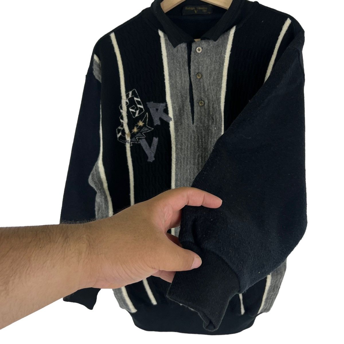 Japanese Brand VINTAGE RUDOLPH VALENTINO COLLAR SWEATSHIRT BIG LOGO Size US L / EU 52-54 / 3 - 7 Thumbnail