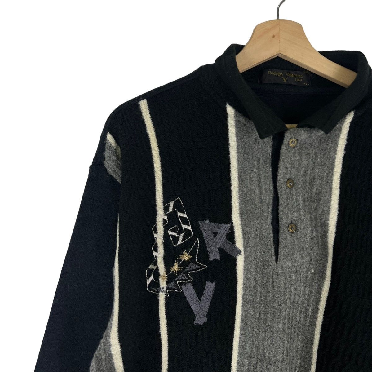 Japanese Brand VINTAGE RUDOLPH VALENTINO COLLAR SWEATSHIRT BIG LOGO Size US L / EU 52-54 / 3 - 5 Thumbnail