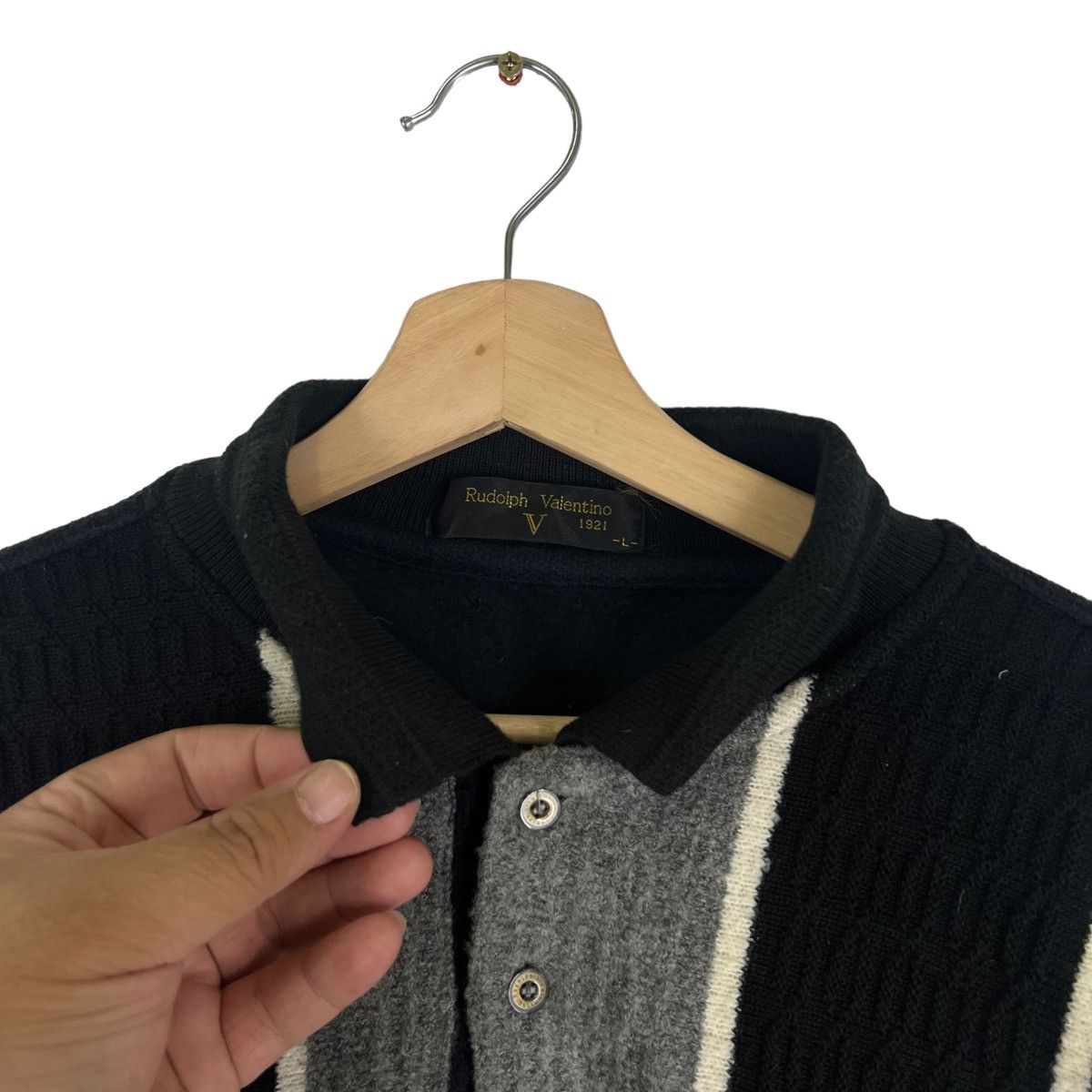 Japanese Brand VINTAGE RUDOLPH VALENTINO COLLAR SWEATSHIRT BIG LOGO Size US L / EU 52-54 / 3 - 6 Thumbnail