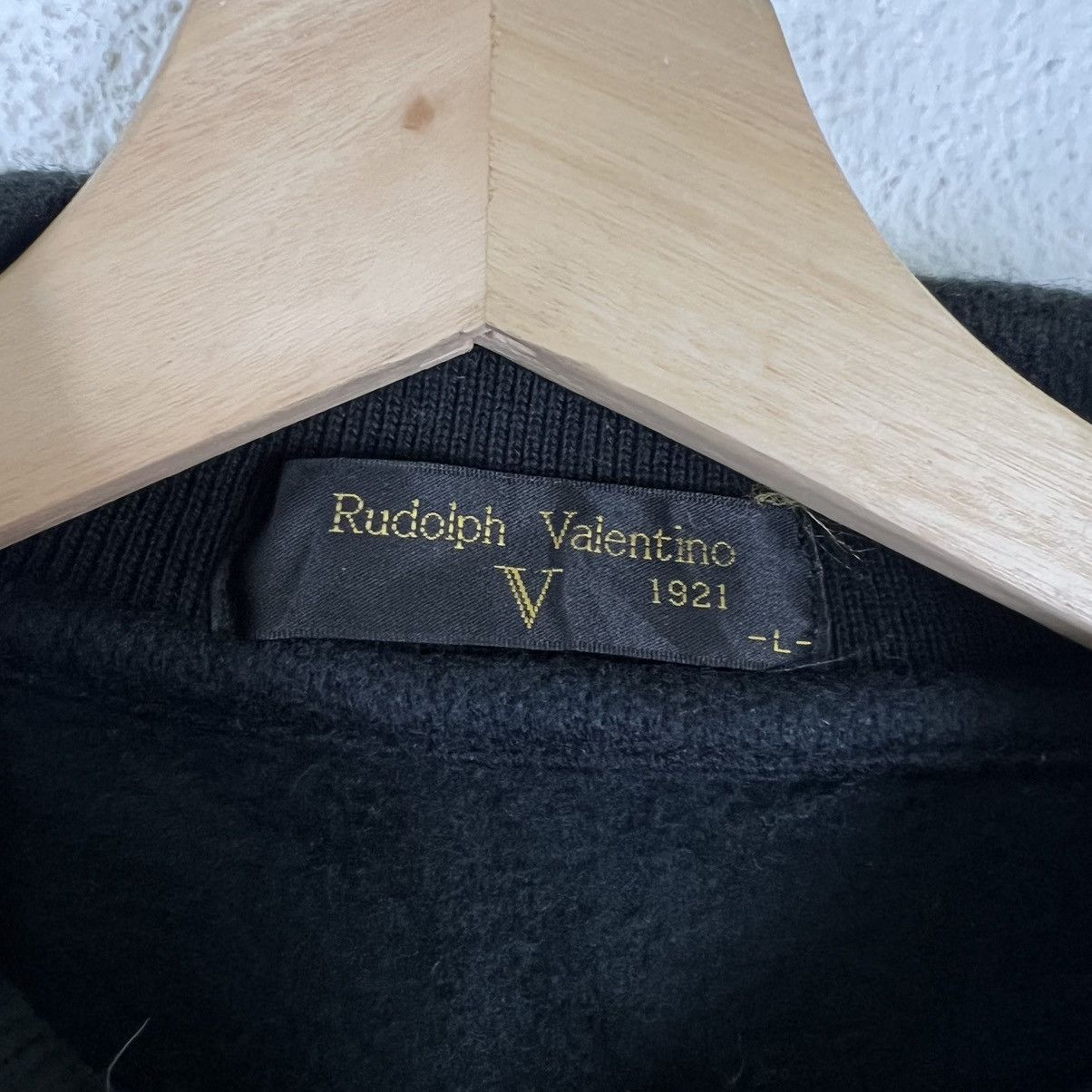 Japanese Brand VINTAGE RUDOLPH VALENTINO COLLAR SWEATSHIRT BIG LOGO Size US L / EU 52-54 / 3 - 9 Thumbnail