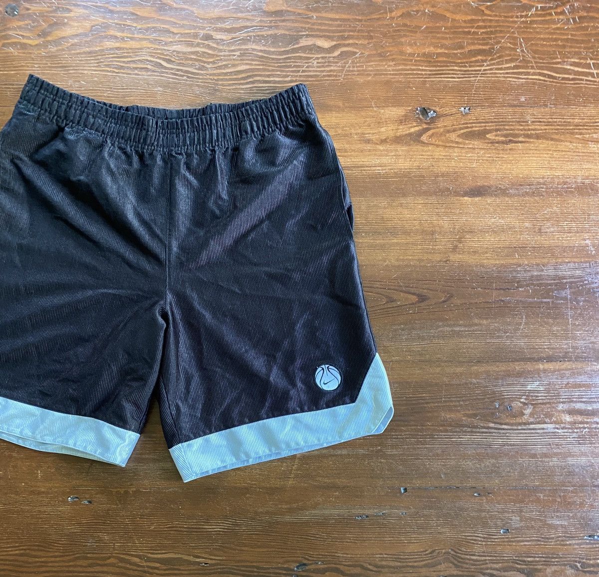 Nike × Vintage Vintage Y2K’s Nike Basketball Ribbed Polyester Shorts Size US 35 - 1 Thumbnail