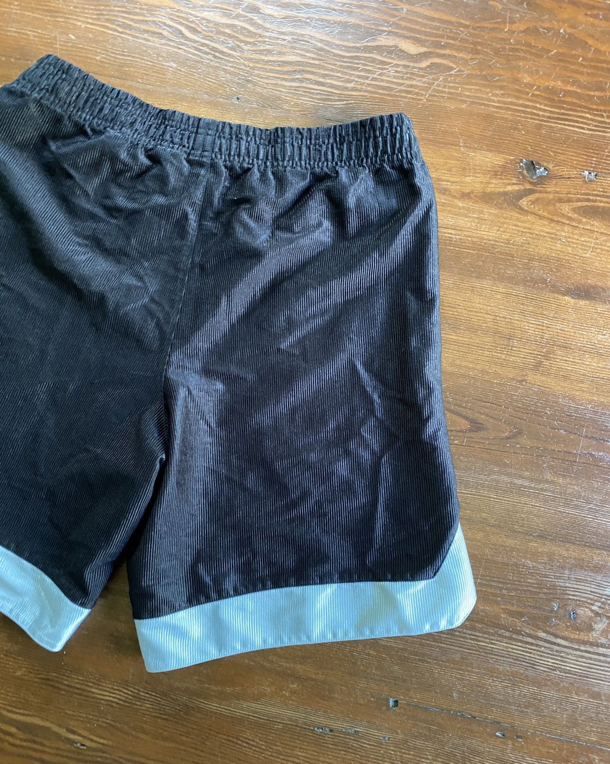 Nike × Vintage Vintage Y2K’s Nike Basketball Ribbed Polyester Shorts Size US 35 - 14 Thumbnail