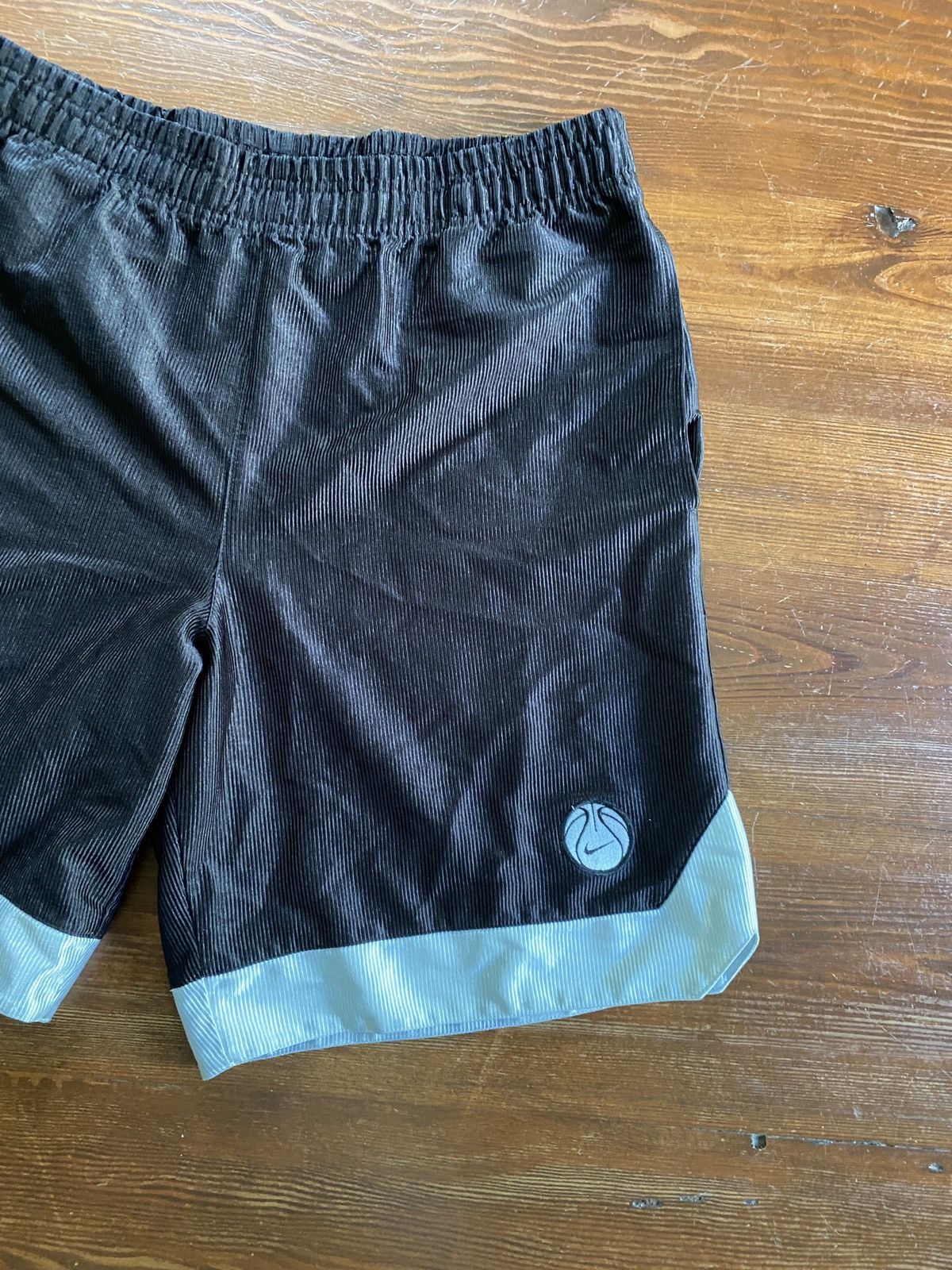 Nike × Vintage Vintage Y2K’s Nike Basketball Ribbed Polyester Shorts Size US 35 - 4 Thumbnail