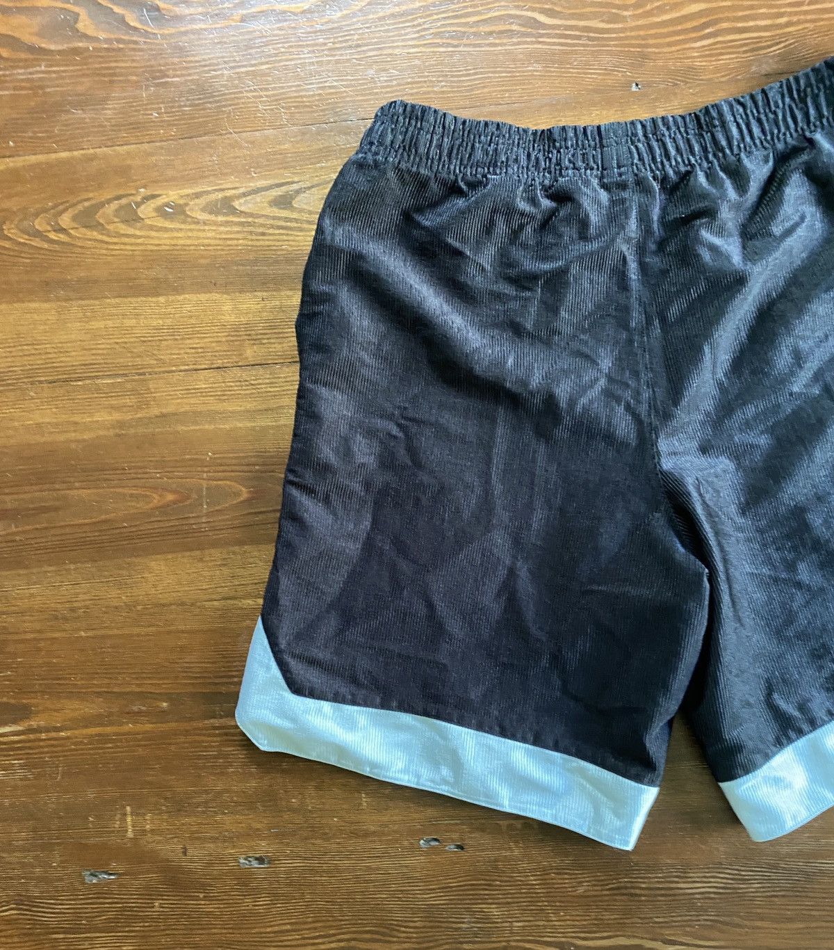 Nike × Vintage Vintage Y2K’s Nike Basketball Ribbed Polyester Shorts Size US 35 - 15 Thumbnail