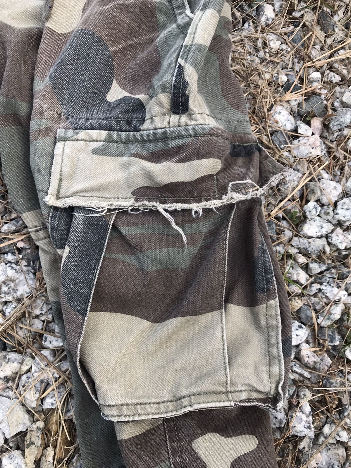 Vintage Distressed Back Number Camo Cargo Pants Size US 37 - 8 Thumbnail