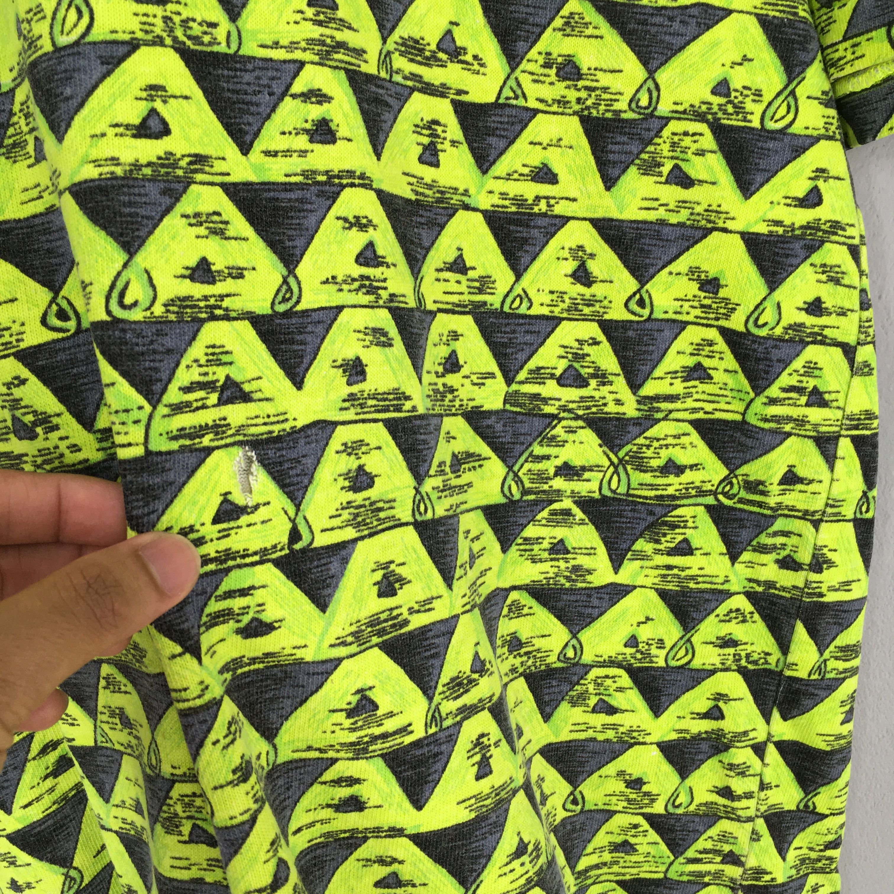 Maui and Sons × Vintage Vintage Maui & Sons Surfer Wave Abstract Neon T shirt XLarge Size US XL / EU 56 / 4 - 5 Thumbnail