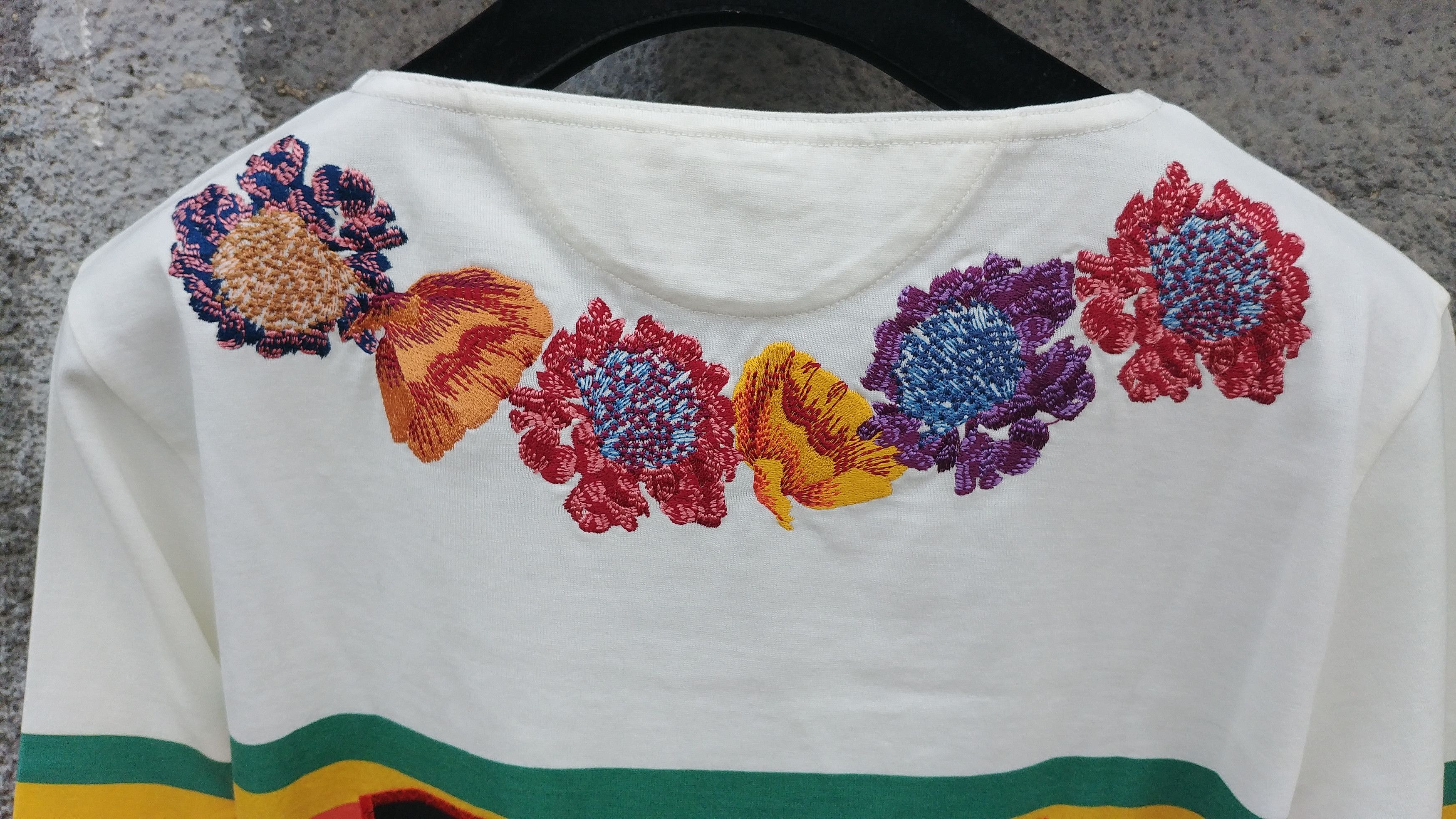 Paul Smith Paul Smith Embroidered Floral Peace Hockey Top T-shirt Size US S / EU 44-46 / 1 - 10 Thumbnail
