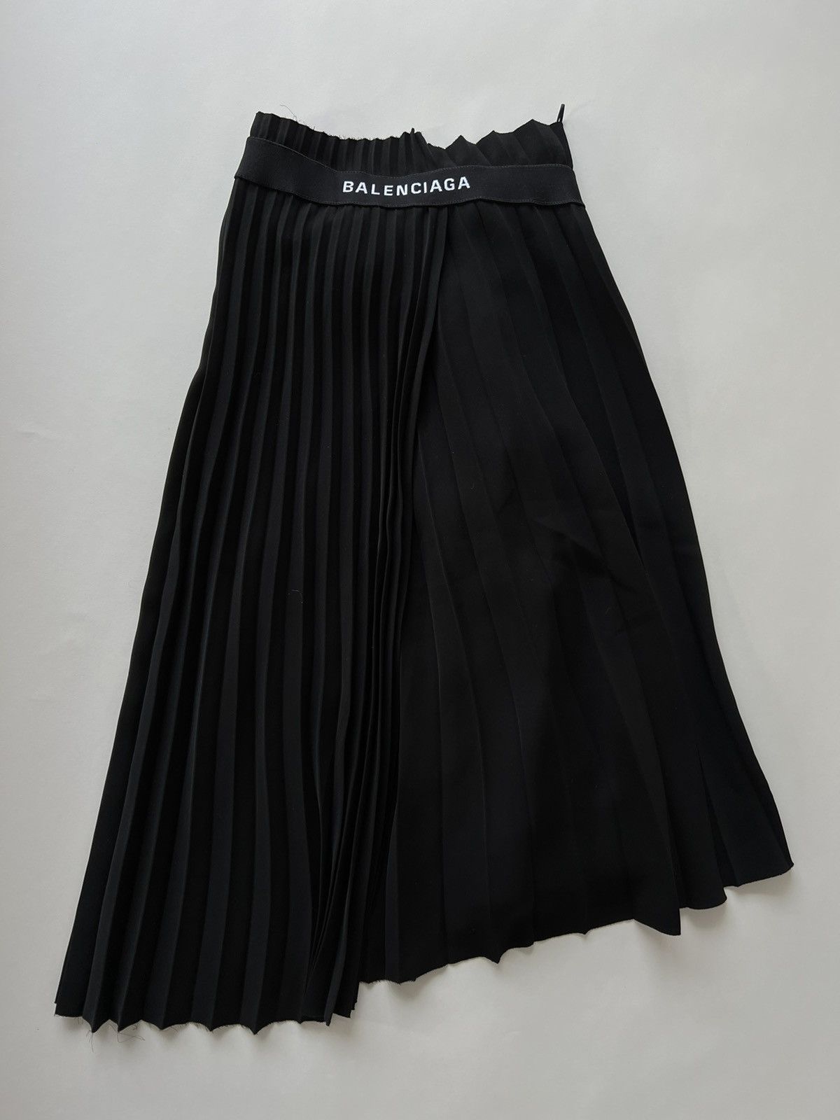 Balenciaga Balenciaga Logo Pleated Kilt Skirt Size 25" / US 0 / IT 36 - 1 Thumbnail