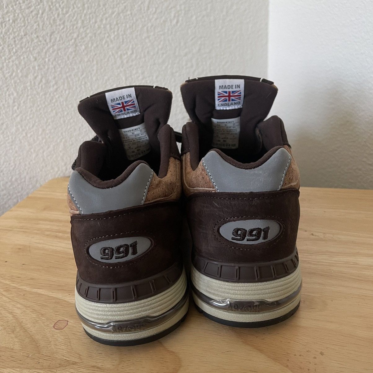 New Balance New Balance 991 Brown Tan Lace Front Sneaker Size US 9.5 / EU 42-43 - 3 Thumbnail