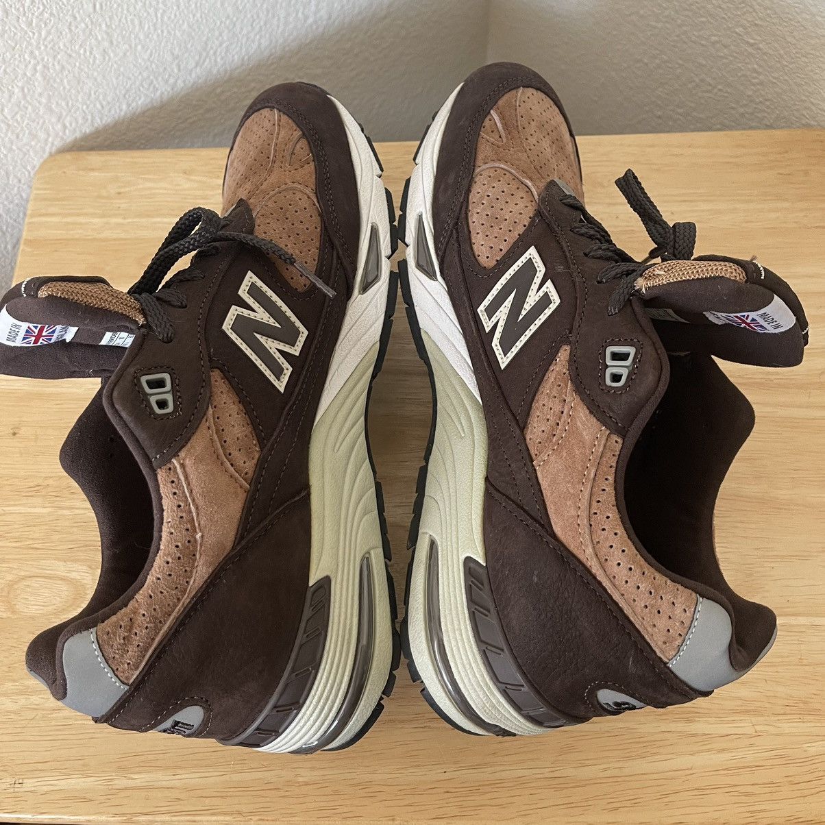 New Balance New Balance 991 Brown Tan Lace Front Sneaker Size US 9.5 / EU 42-43 - 7 Thumbnail