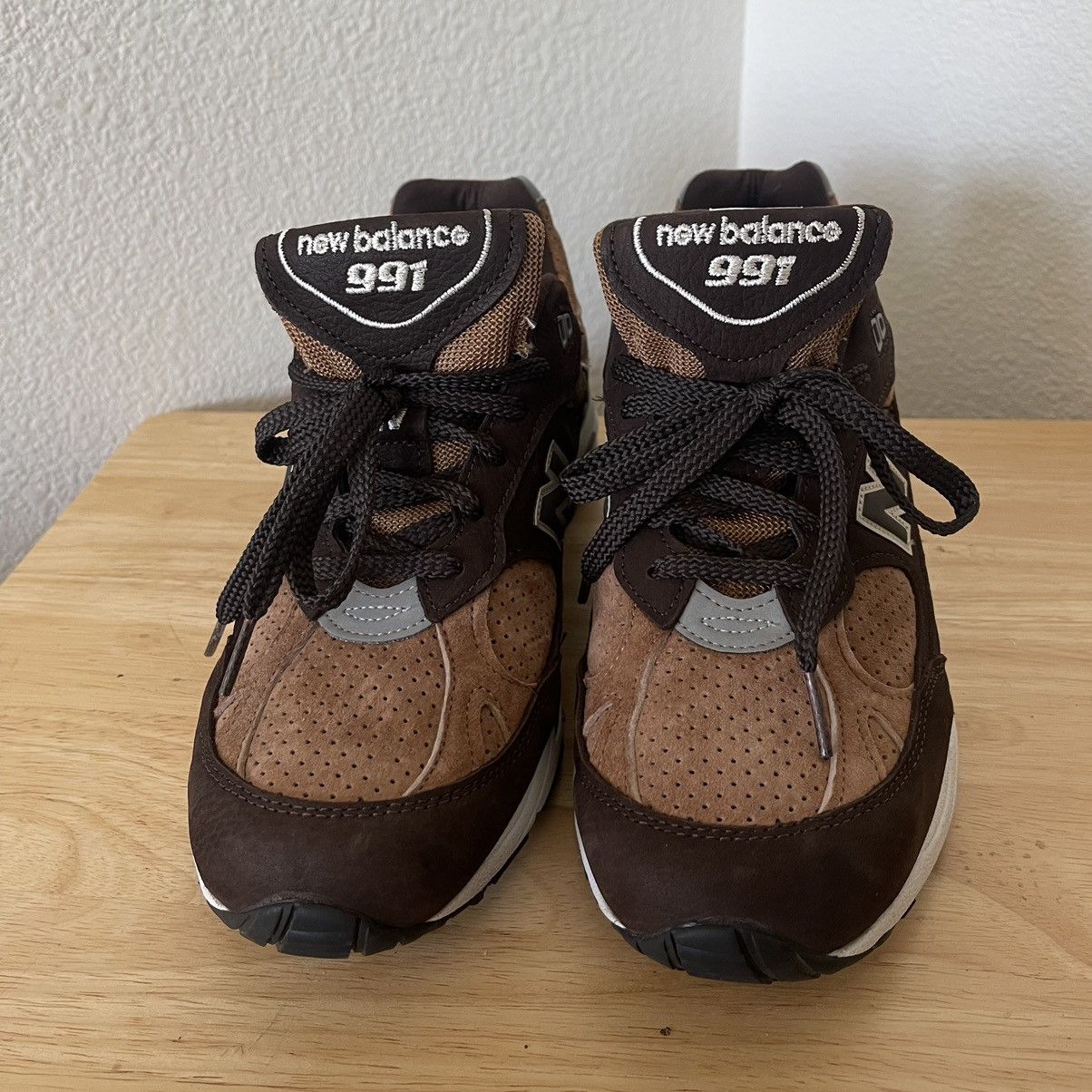 New Balance New Balance 991 Brown Tan Lace Front Sneaker Size US 9.5 / EU 42-43 - 2 Thumbnail