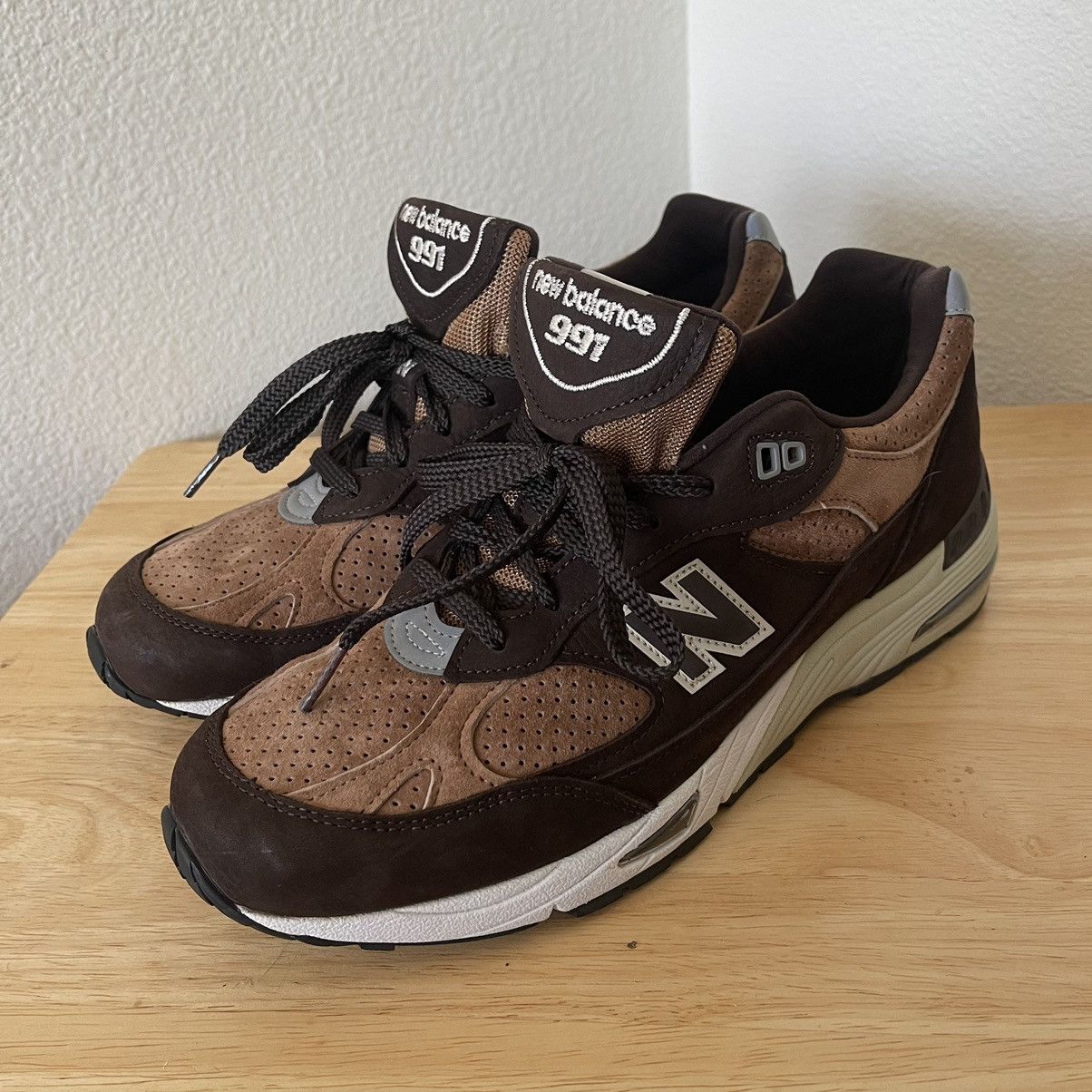 New Balance New Balance 991 Brown Tan Lace Front Sneaker Size US 9.5 / EU 42-43 - 1 Thumbnail