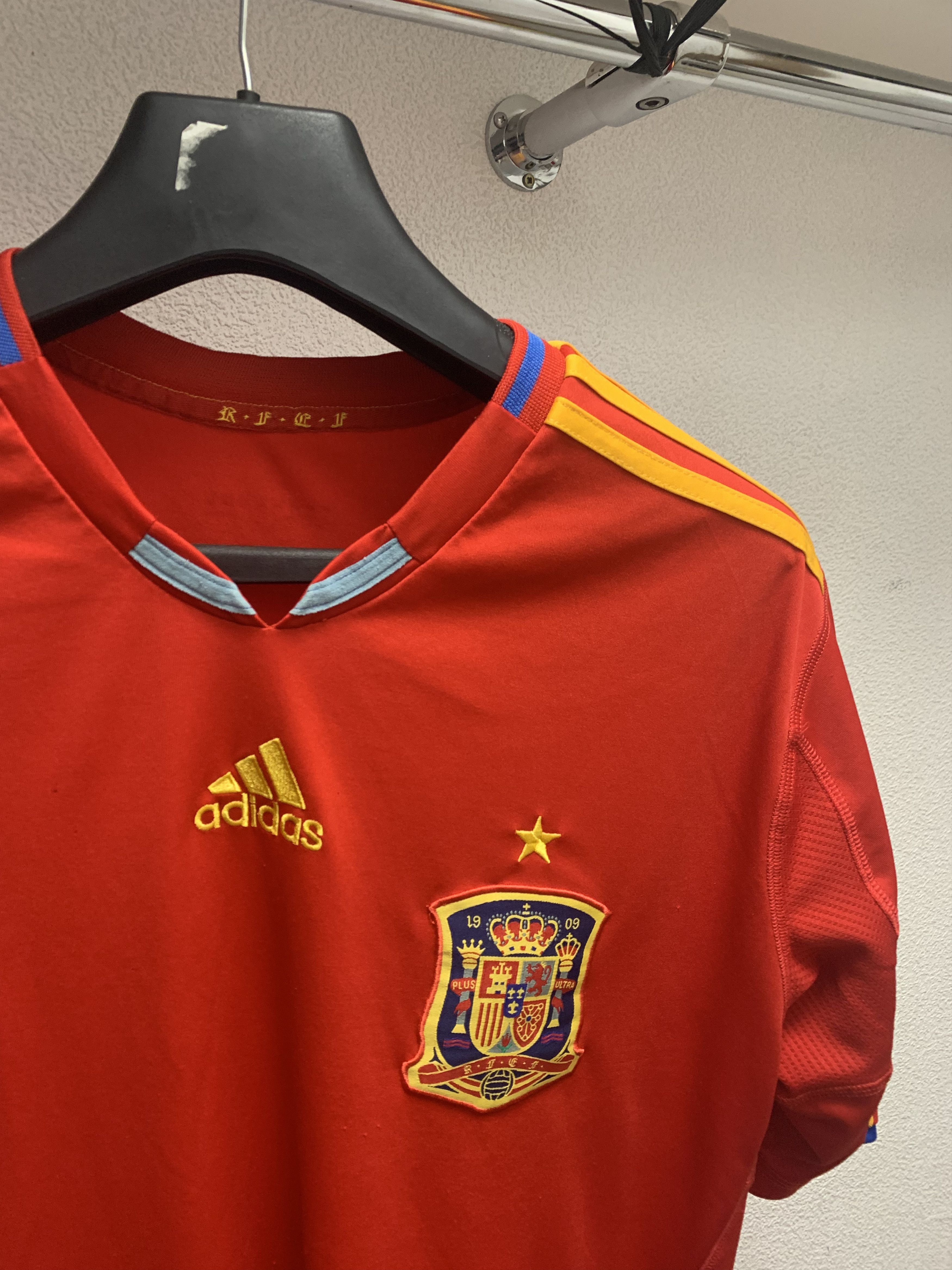 Adidas Spain Adidas soccer jersey South Africa patch 2010 L res Size US L / EU 52-54 / 3 - 5 Thumbnail
