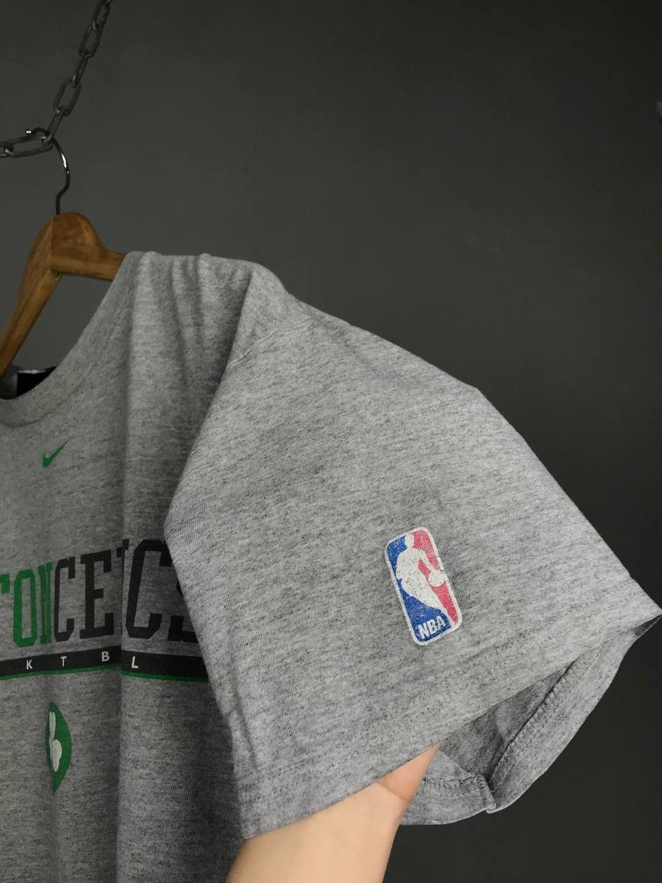 NBA × Nike × Vintage Nike Boston Celtics vintage swoosh NBA center logo tee Size US M / EU 48-50 / 2 - 5 Thumbnail