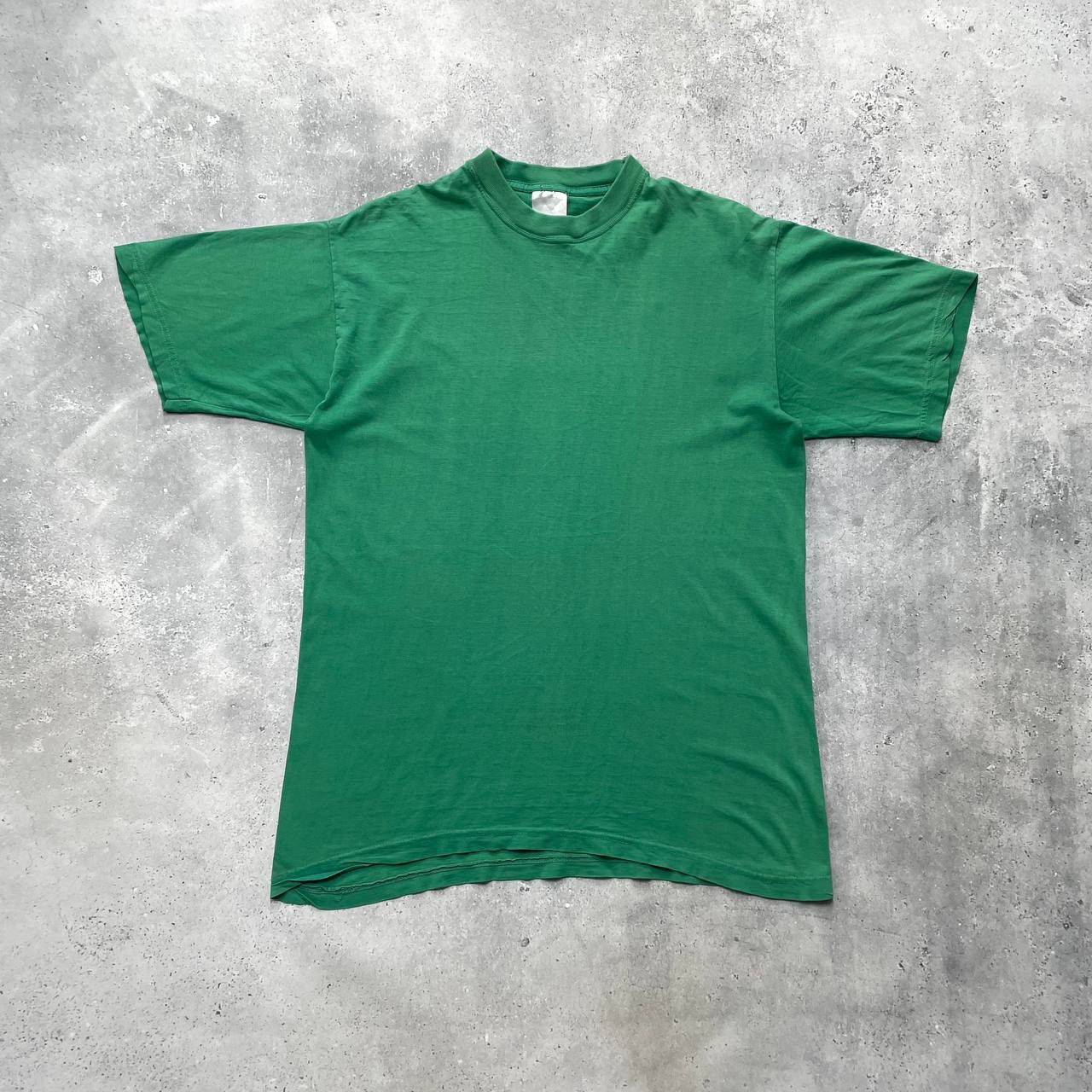 Vintage Vintage 2000s Blank T Shirt Faded Green Size XL Size US XL / EU 56 / 4 - 1 Thumbnail