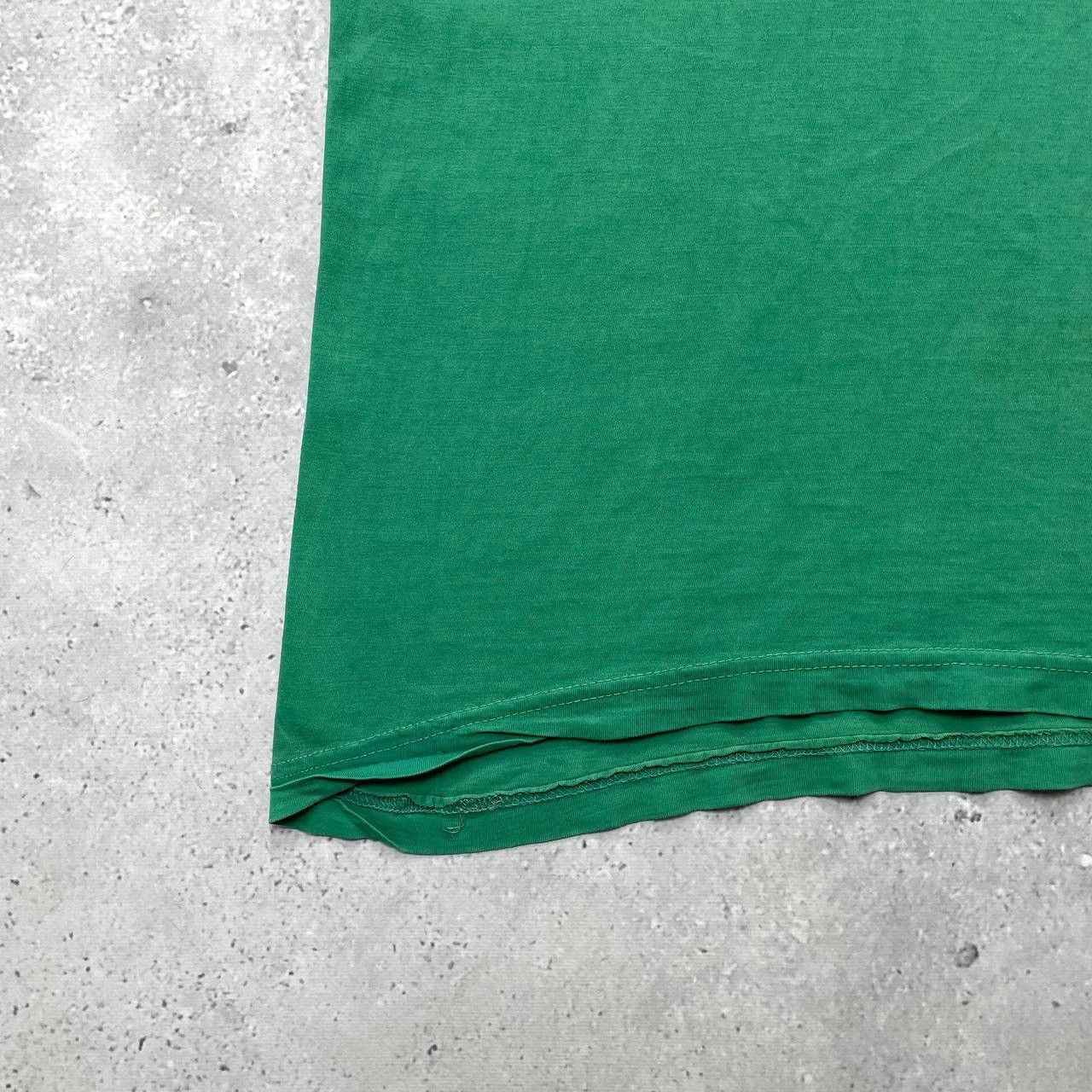 Vintage Vintage 2000s Blank T Shirt Faded Green Size XL Size US XL / EU 56 / 4 - 13 Thumbnail