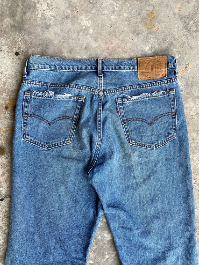 Levi's SICKS💥Vintage Light Wash Levi's 517 Flare bootcut Jeans Size US 34 / EU 50 - 12 Thumbnail