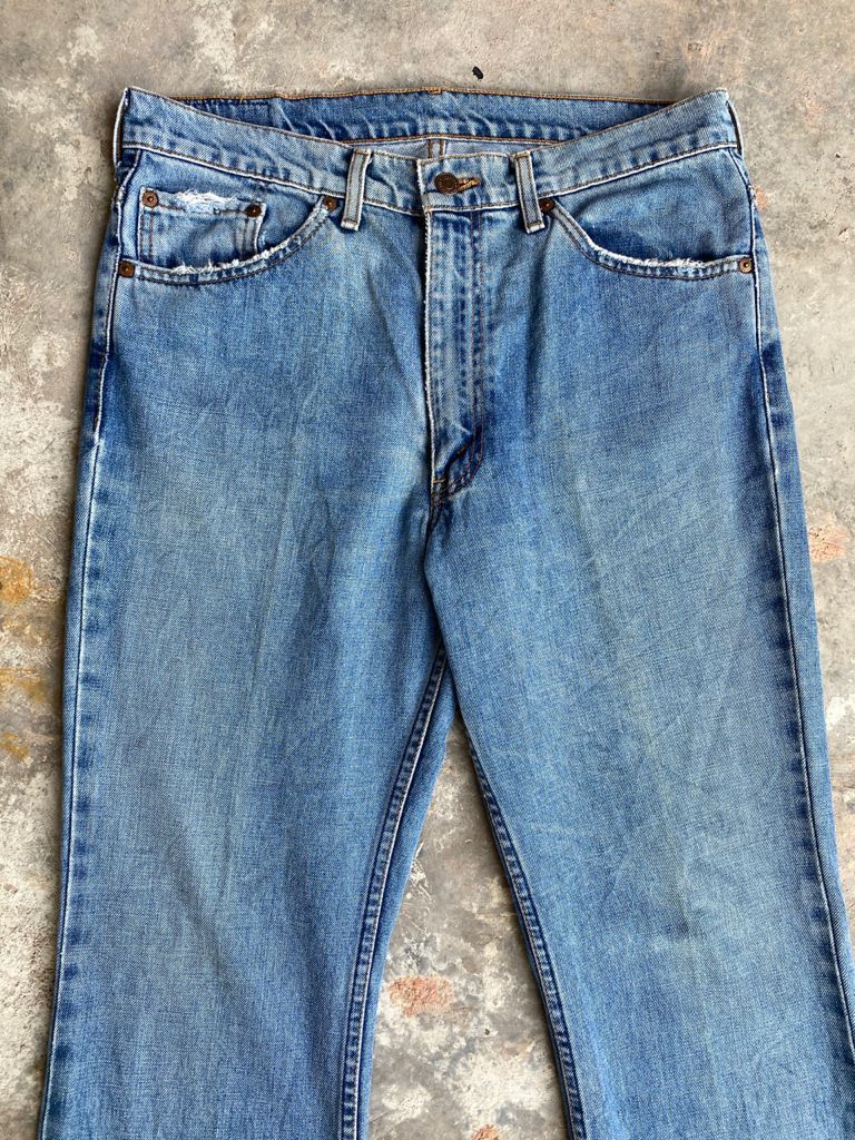 Levi's SICKS💥Vintage Light Wash Levi's 517 Flare bootcut Jeans Size US 34 / EU 50 - 3 Thumbnail
