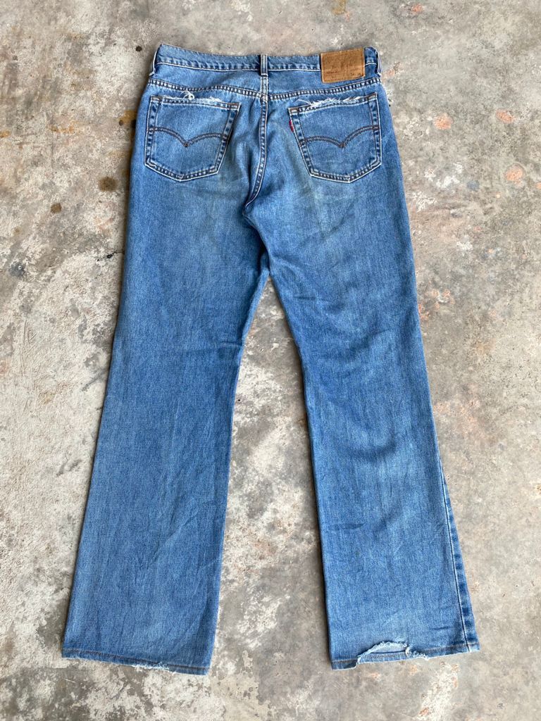 Levi's SICKS💥Vintage Light Wash Levi's 517 Flare bootcut Jeans Size US 34 / EU 50 - 2 Thumbnail