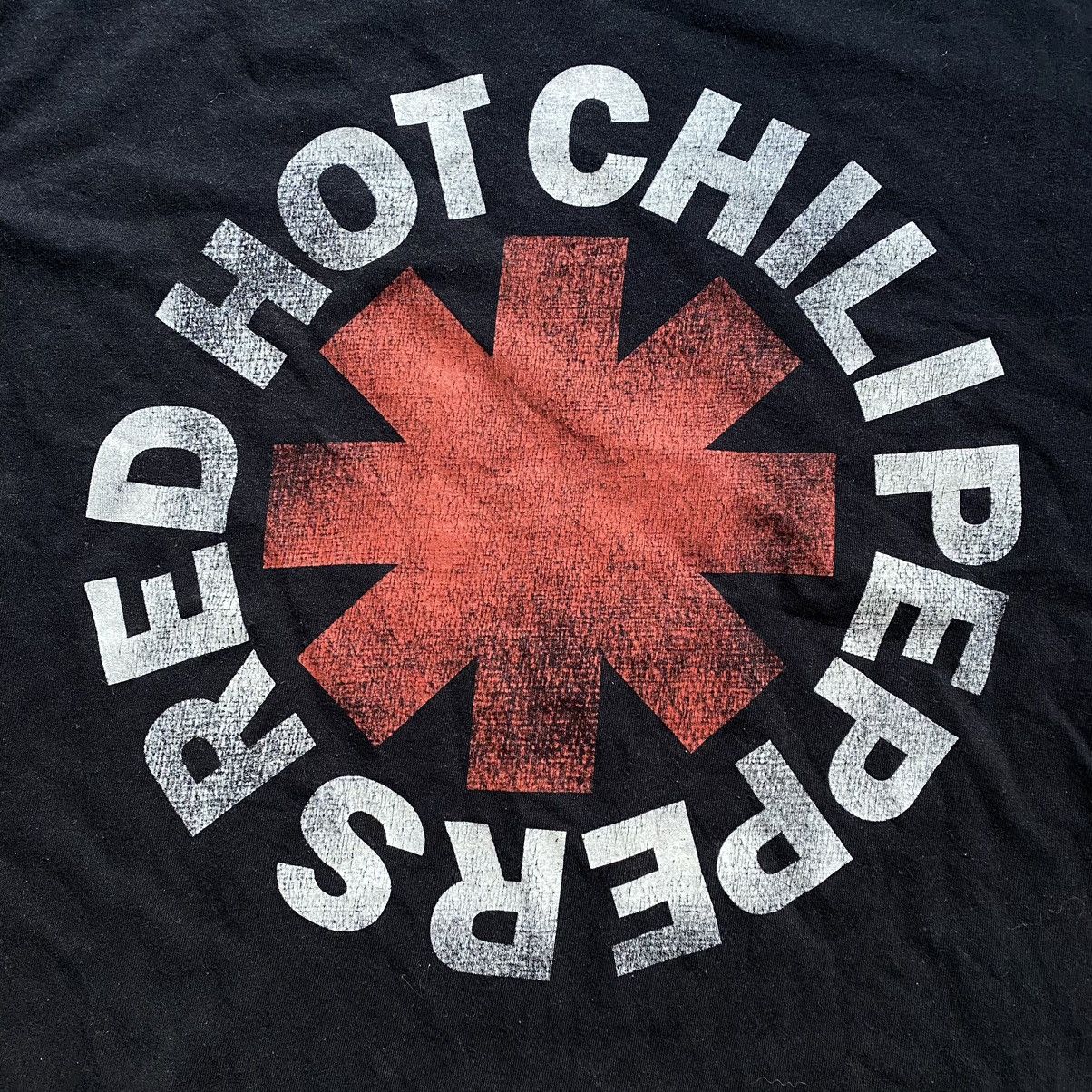Band Tees AMAZING RED HOT CHILLI PEPPERS BAND FADED T SHIRT Size US XL / EU 56 / 4 - 2 Thumbnail