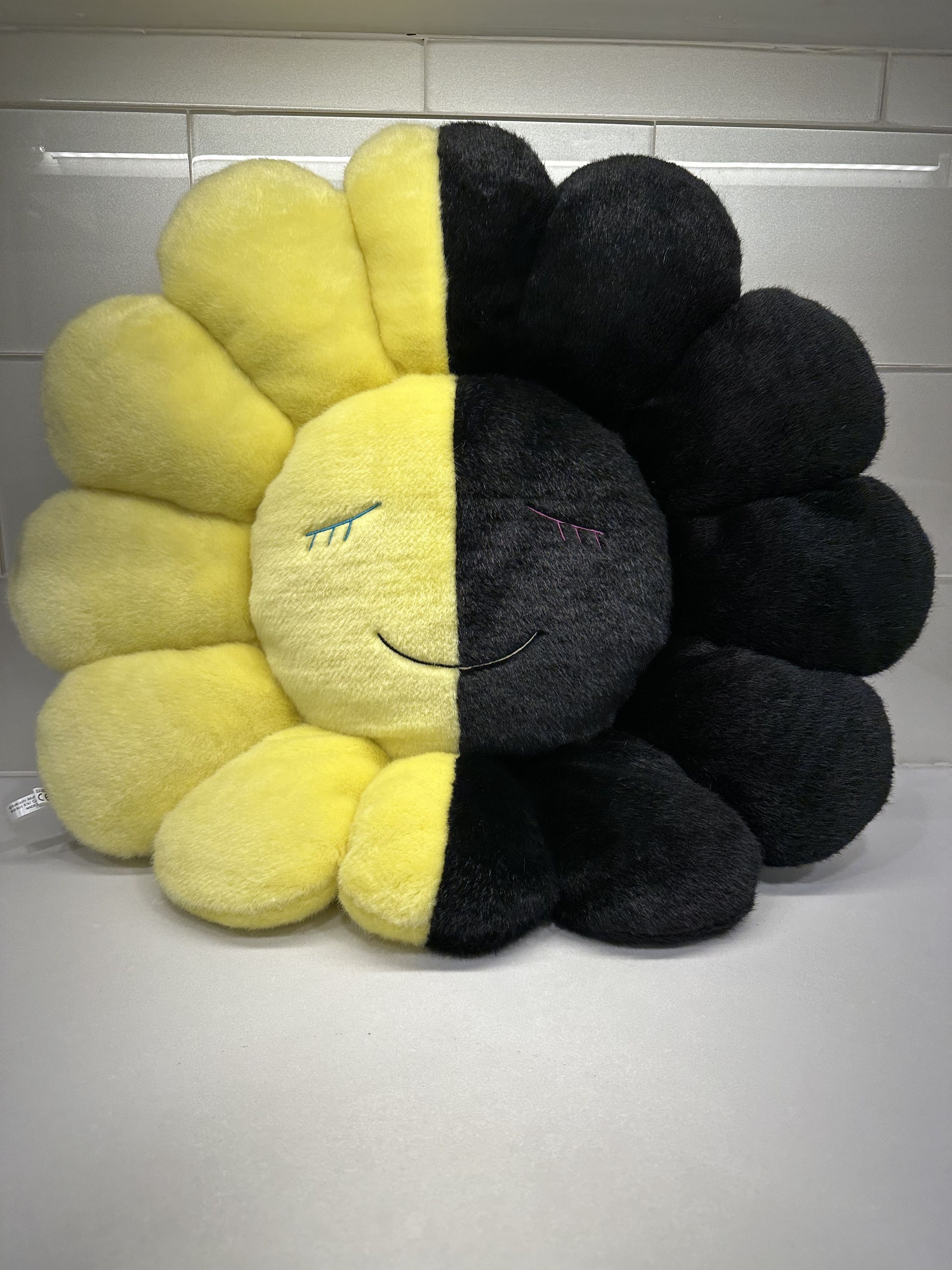 Takashi Murakami Takashi Murakami HIKARU Flower Plush Pillow 60CM Yellow Size ONE SIZE - 2 Thumbnail