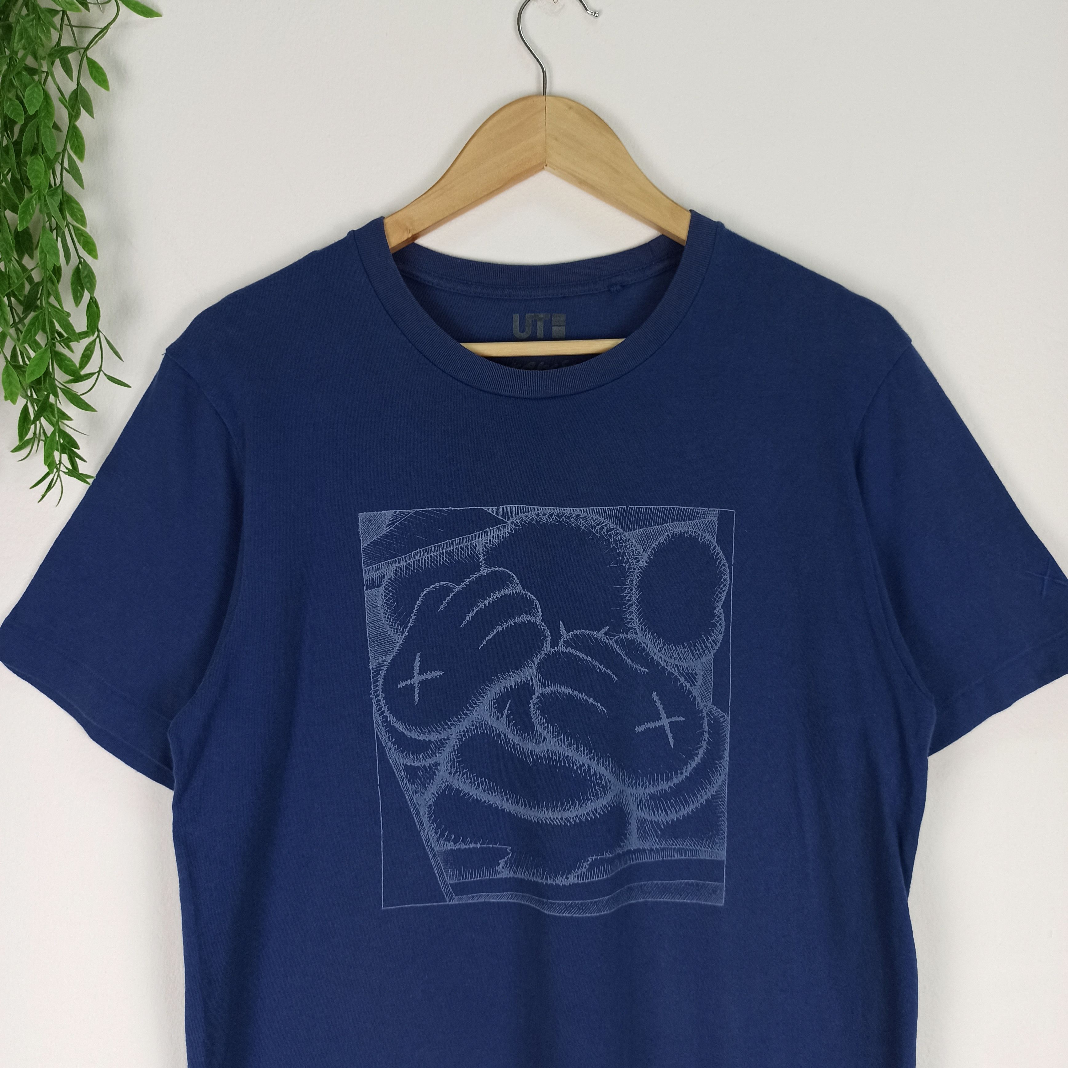 Kaws × Uniqlo Rare Kaws X Uniqlo Tshirt Size US M / EU 48-50 / 2 - 2 Thumbnail