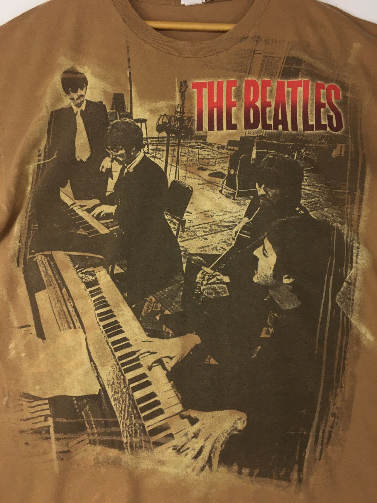 Band Tees × Vintage Rare Vintage Y2K The Beatles Overprints Tshirt Size US XL / EU 56 / 4 - 2 Thumbnail