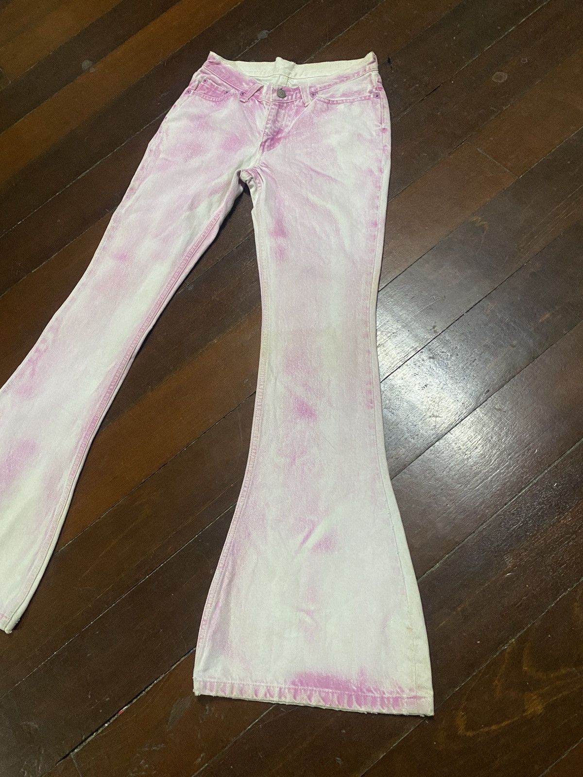 FIRE 🔥🔥 VINTAGE 90s LEVIS BOOT CUT WIDE ABSTRACT COLOUR PINK