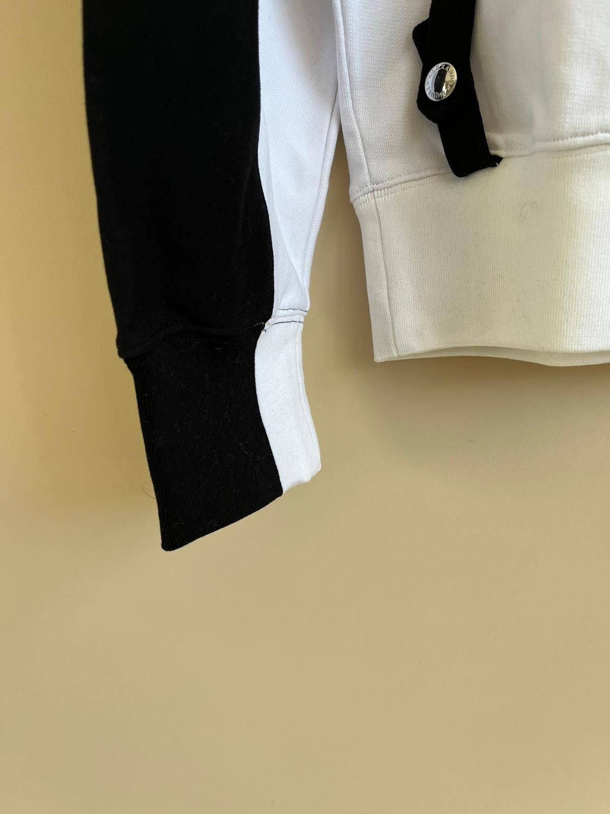 Alexander McQueen Sweater in Black & White Color Size US L / EU 52-54 / 3 - 4 Thumbnail