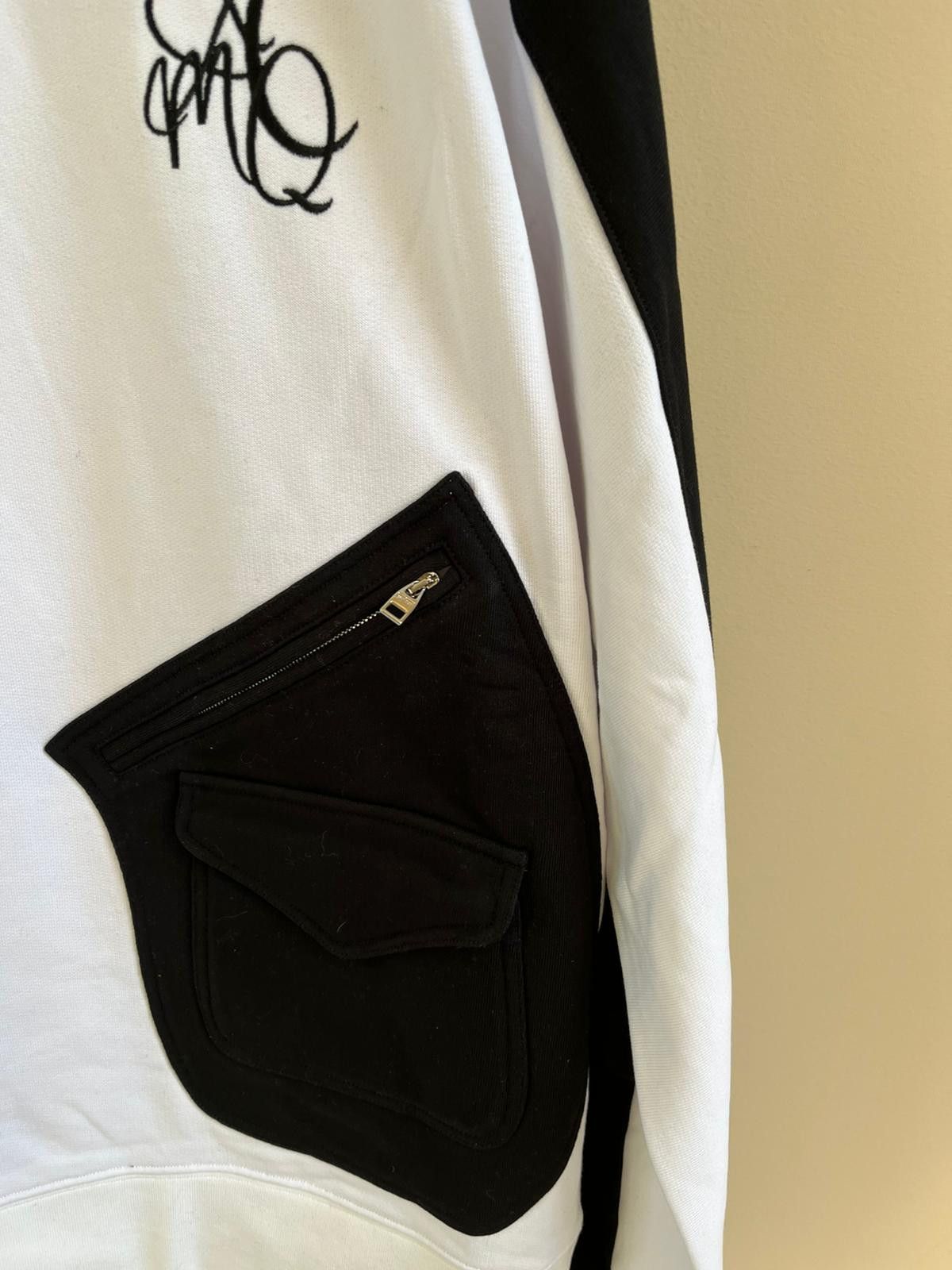 Alexander McQueen Sweater in Black & White Color Size US L / EU 52-54 / 3 - 9 Thumbnail