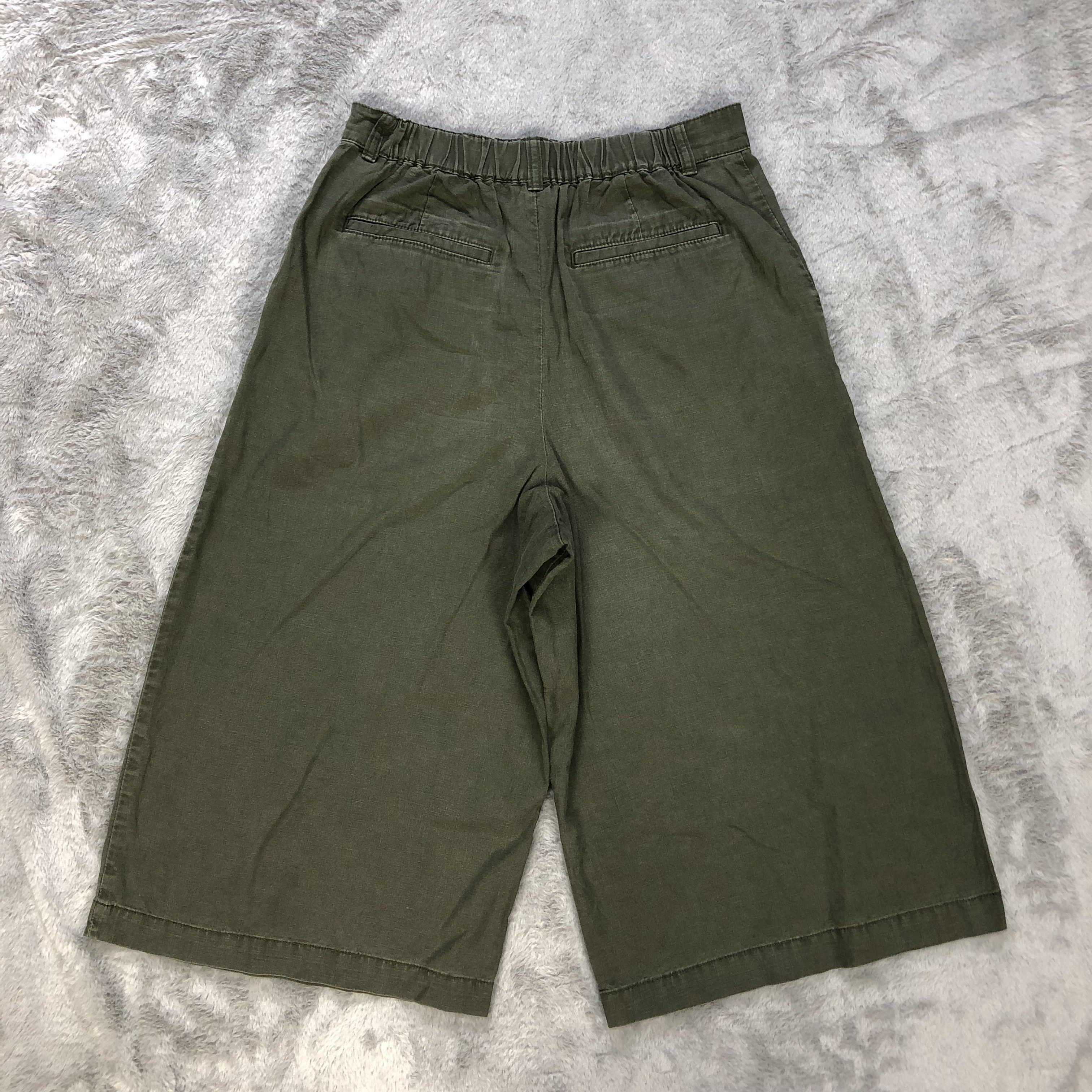 Uniqlo Uniqlo Olive Green Quarter Short Pants #6251-220 Size US 27 - 9 Thumbnail