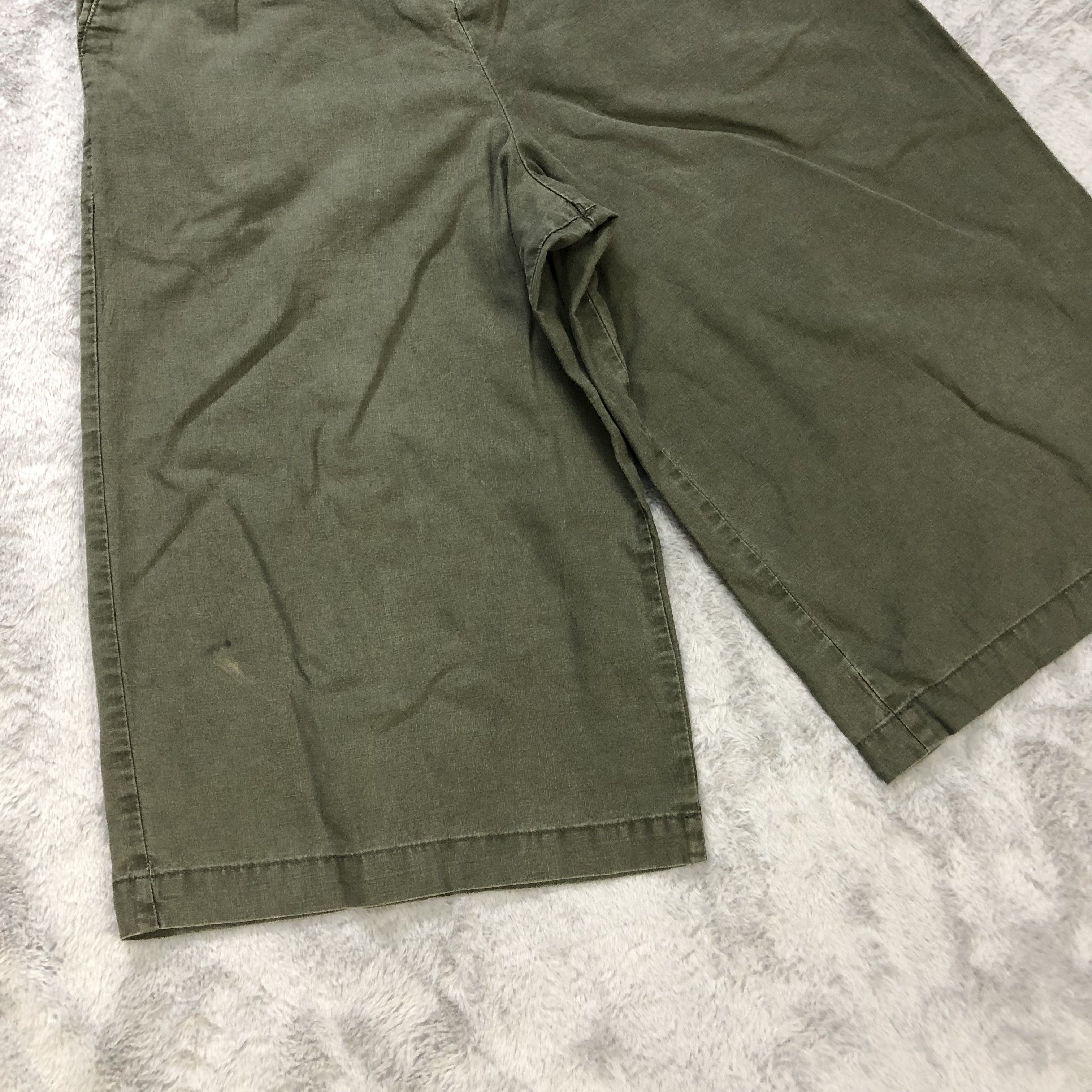 Uniqlo Uniqlo Olive Green Quarter Short Pants #6251-220 Size US 27 - 5 Thumbnail