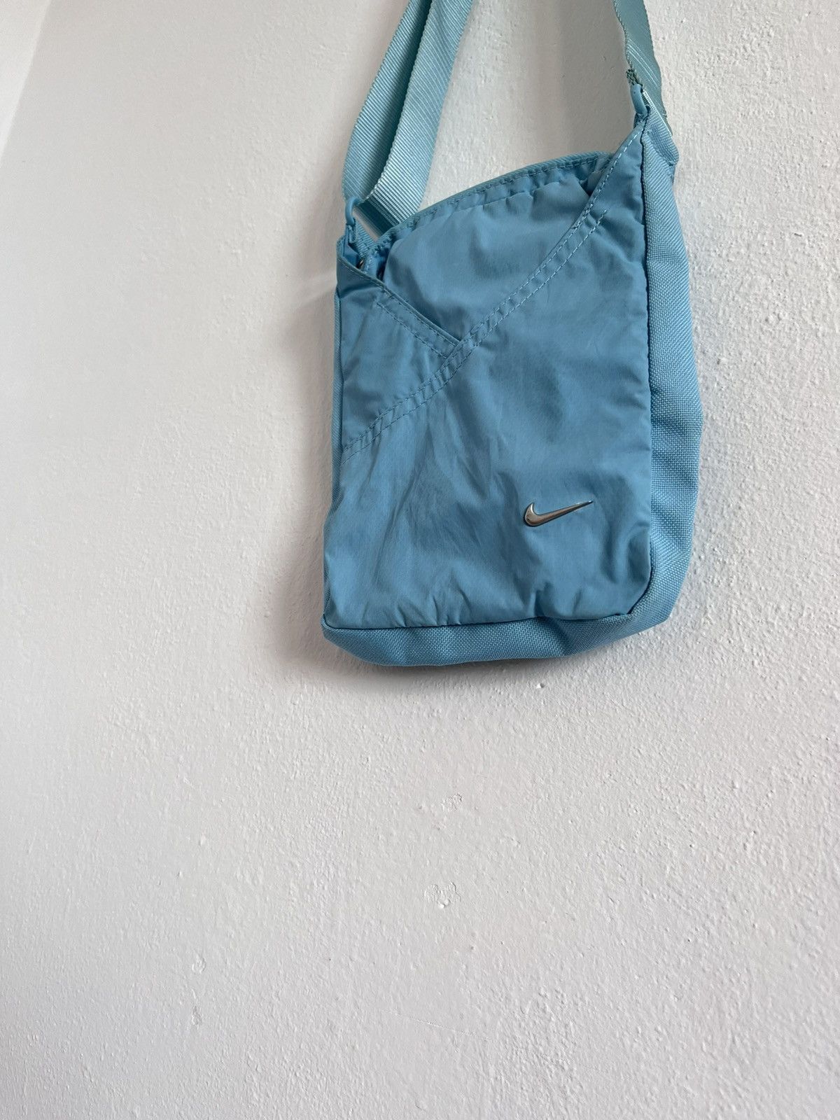 Nike vintage metal swoosh nylon messenger bag