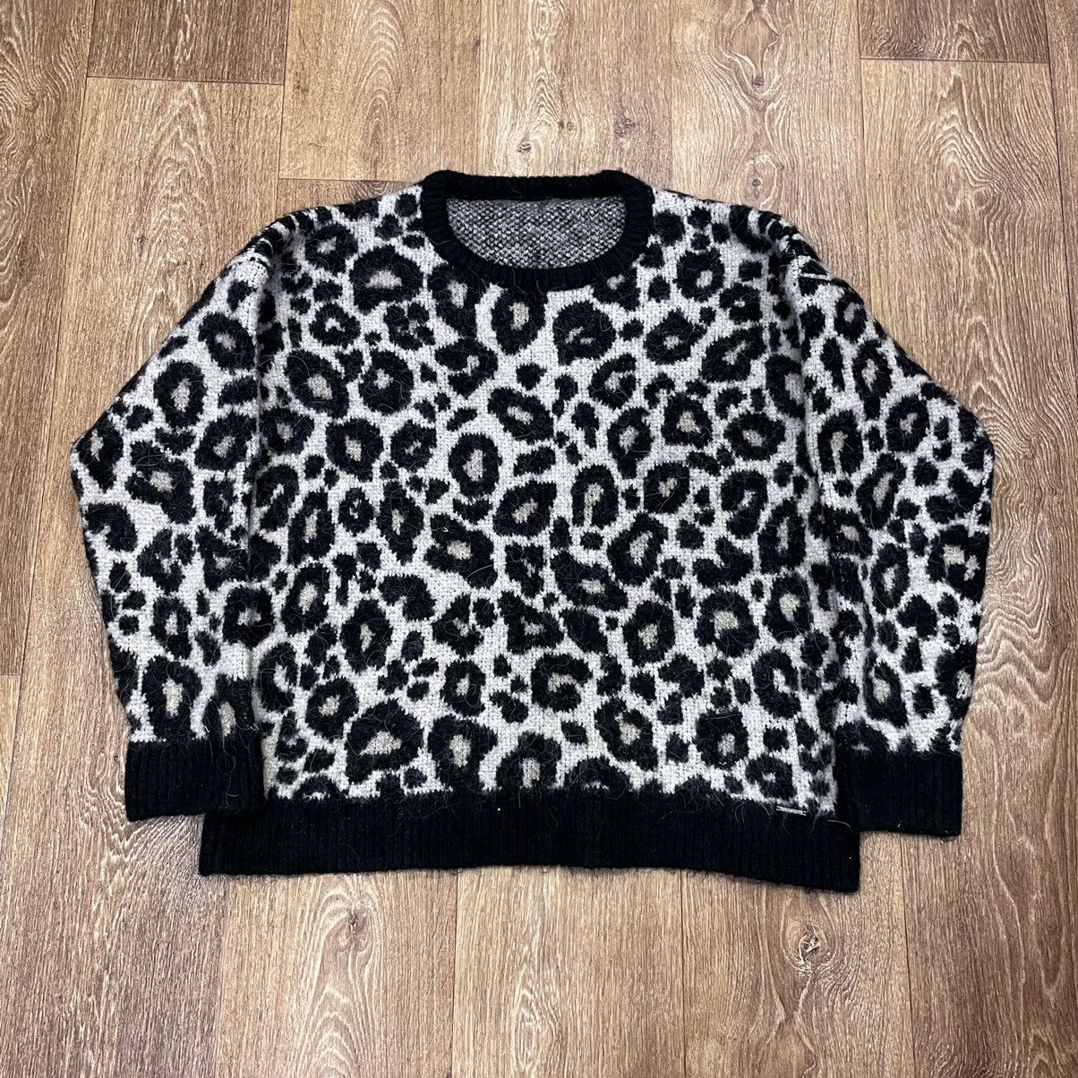 Vintage Vintage Y2K Leopard Print Sweater Oversized Streetwear L Size US L / EU 52-54 / 3 - 1 Thumbnail