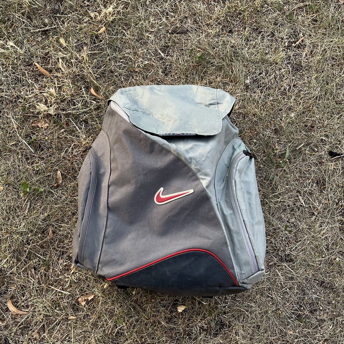 Vintage Vintage 90s Nike Nylon Backpack Bag Streetwear Grey Skate OS Size ONE SIZE - 1 Thumbnail