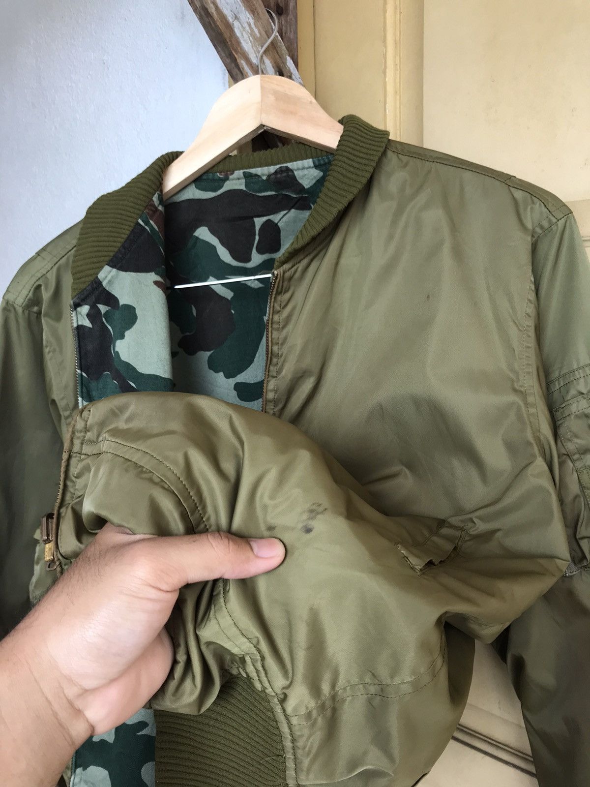 Vintage Vintage Unknown Army Reversible Bomber Jackets Size US L / EU 52-54 / 3 - 14 Thumbnail